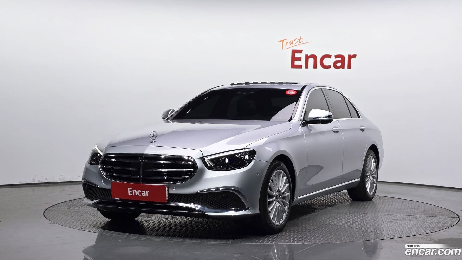 Main__Slider__Photo:E-Class Mercedes-Benz 2022.0-0