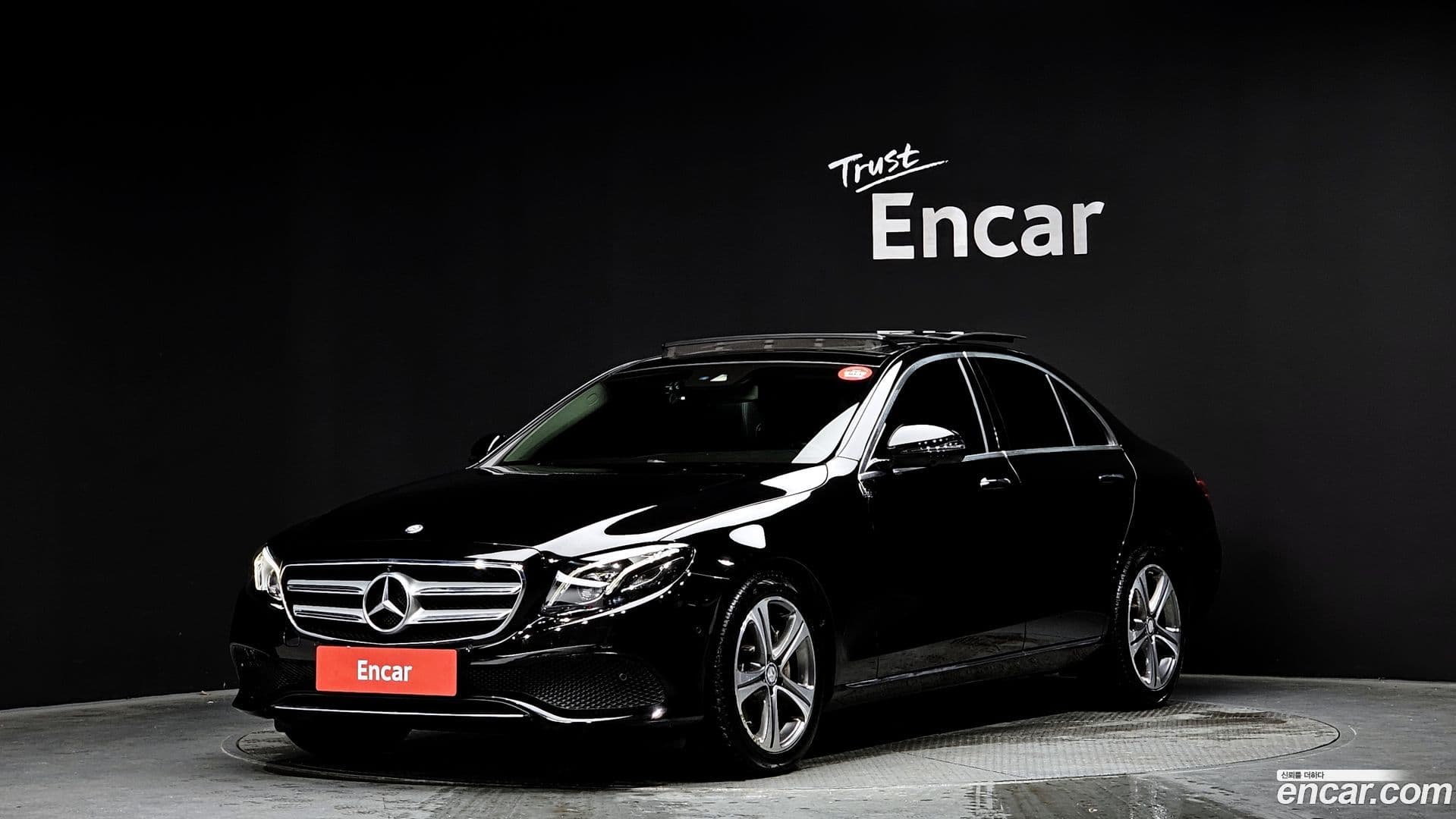 Main__Slider__Photo:E-Class Mercedes-Benz 2016.7-0