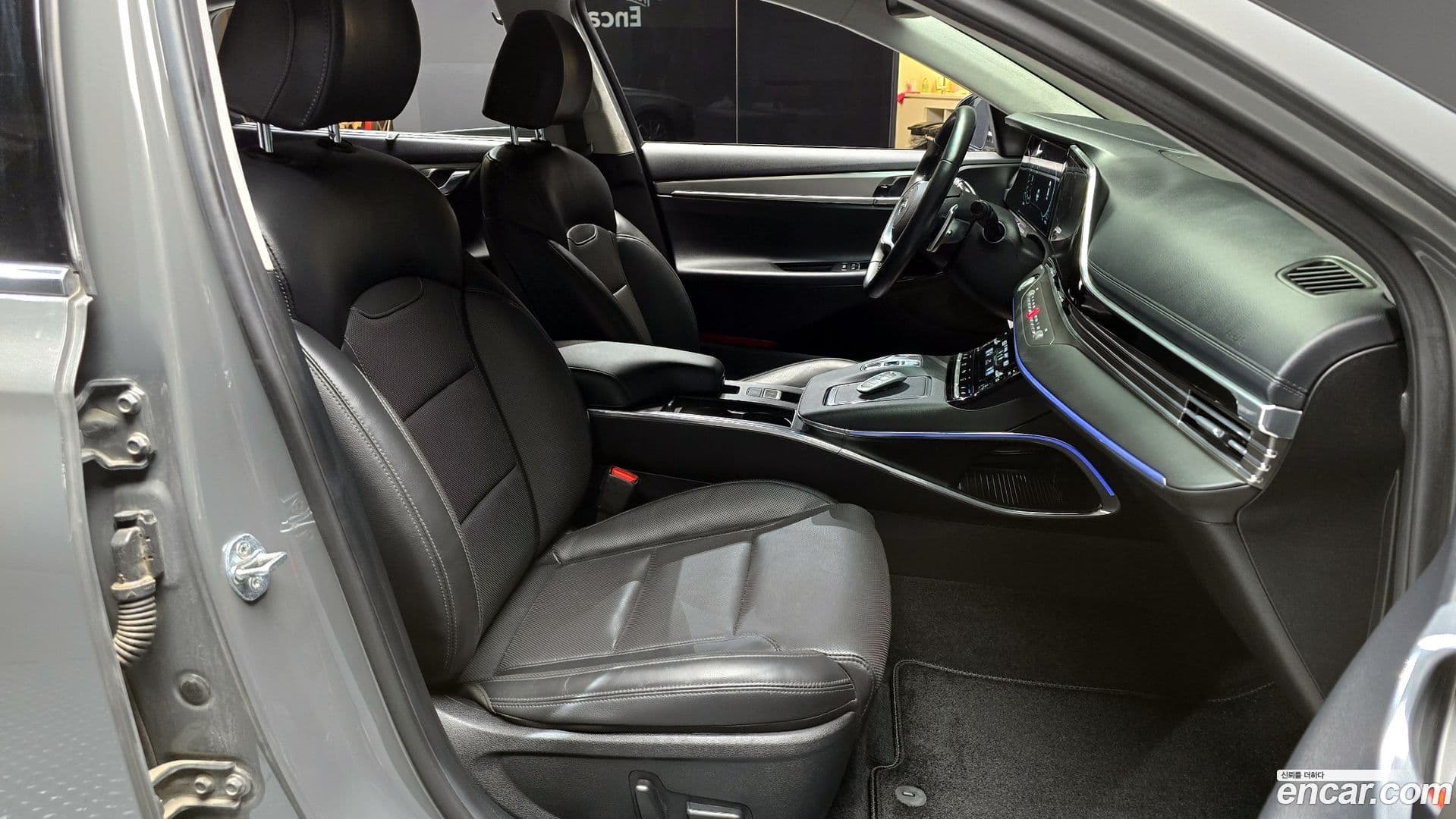 Main__Slider__Photo:Grandeur Hyundai 2022.5-11