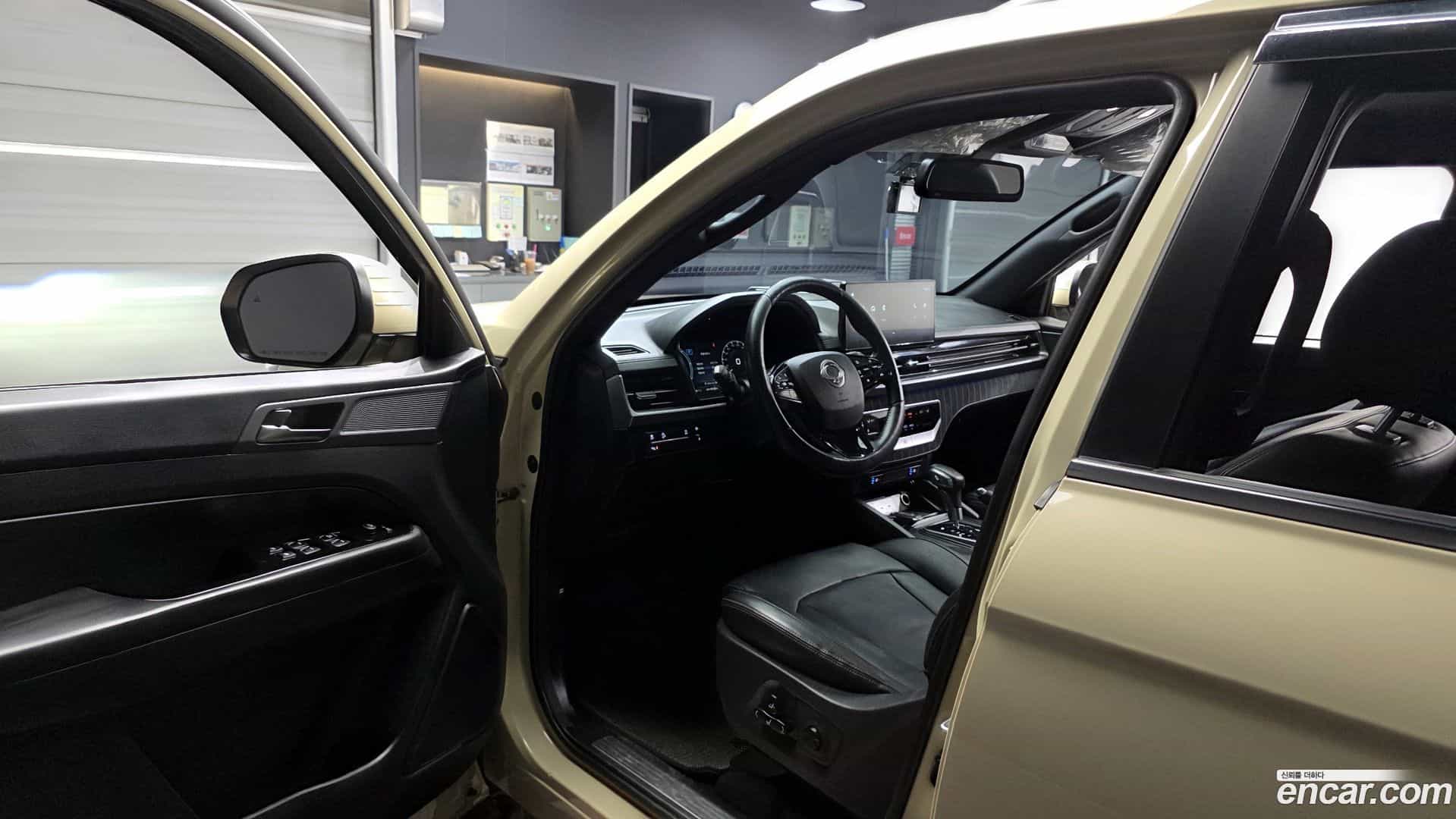 Rexton KG Mobility 2023.4-INNER-010
