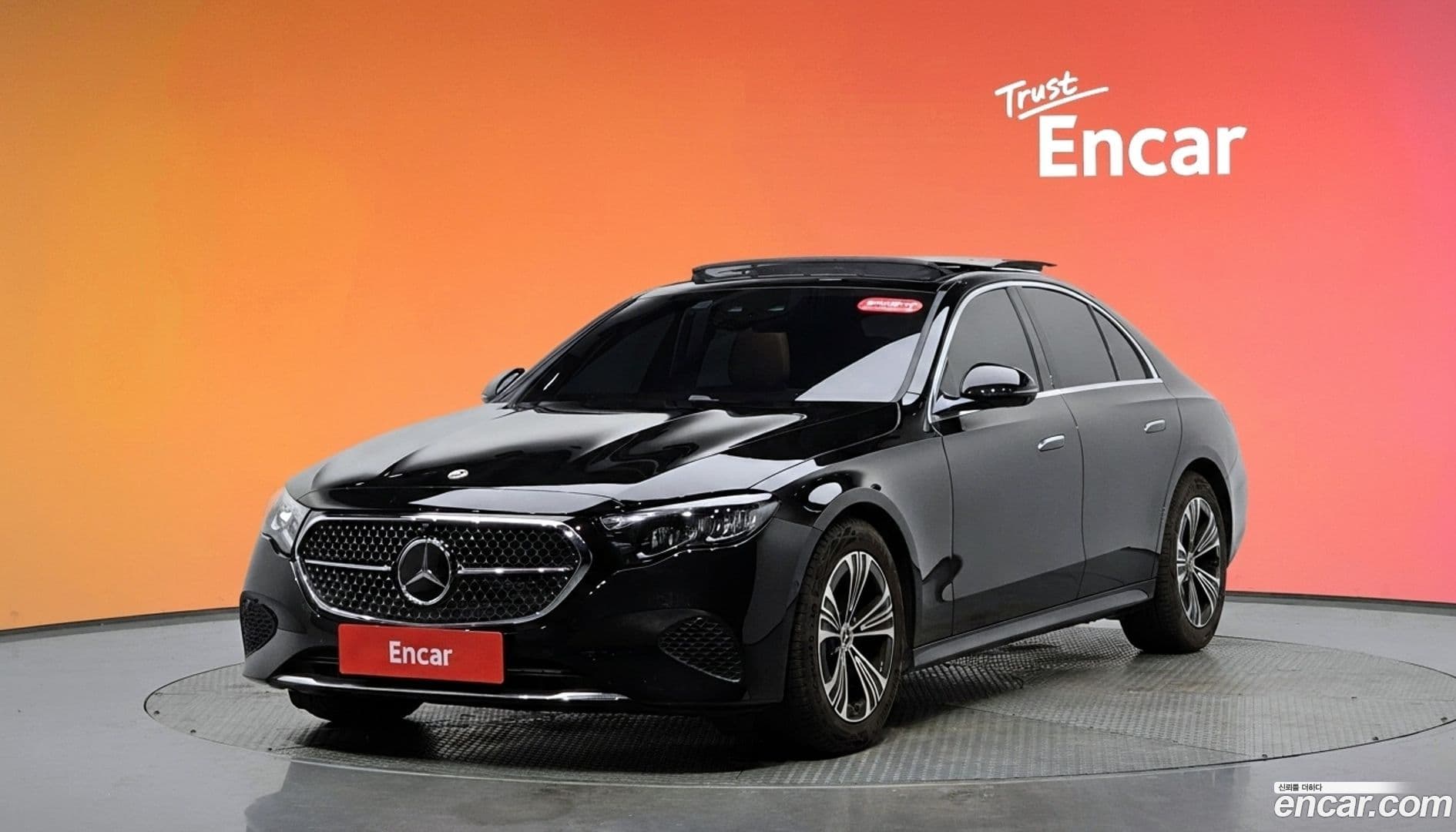 Main__Slider__Photo:E-Class Mercedes-Benz 2024.8-0