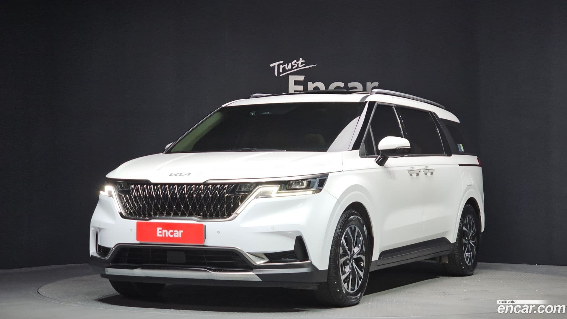 Main__Slider__Photo:Canival Kia 2022.1-0