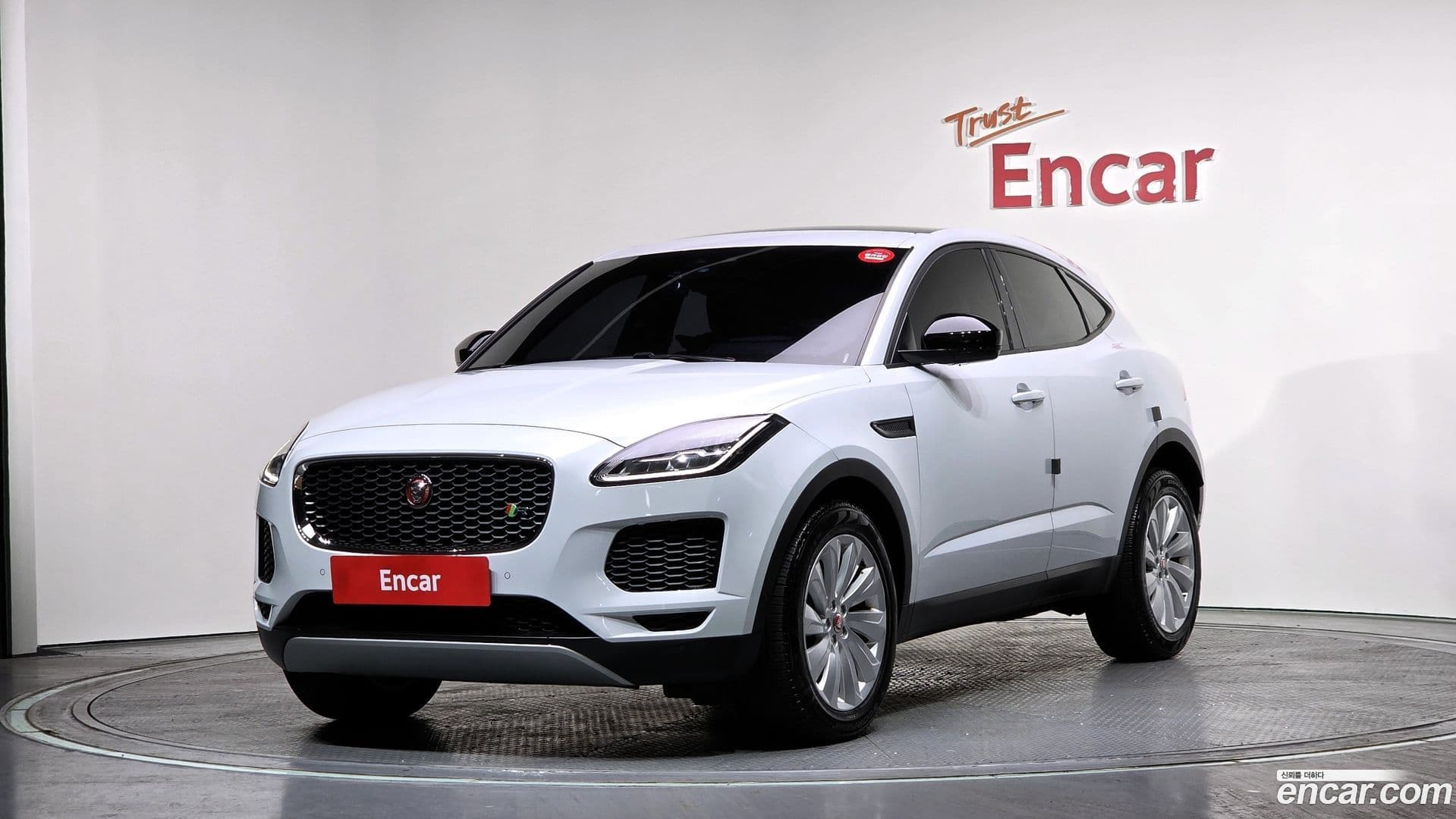 Main__Slider__Photo:E-PACE Jaguar 2018.5-0