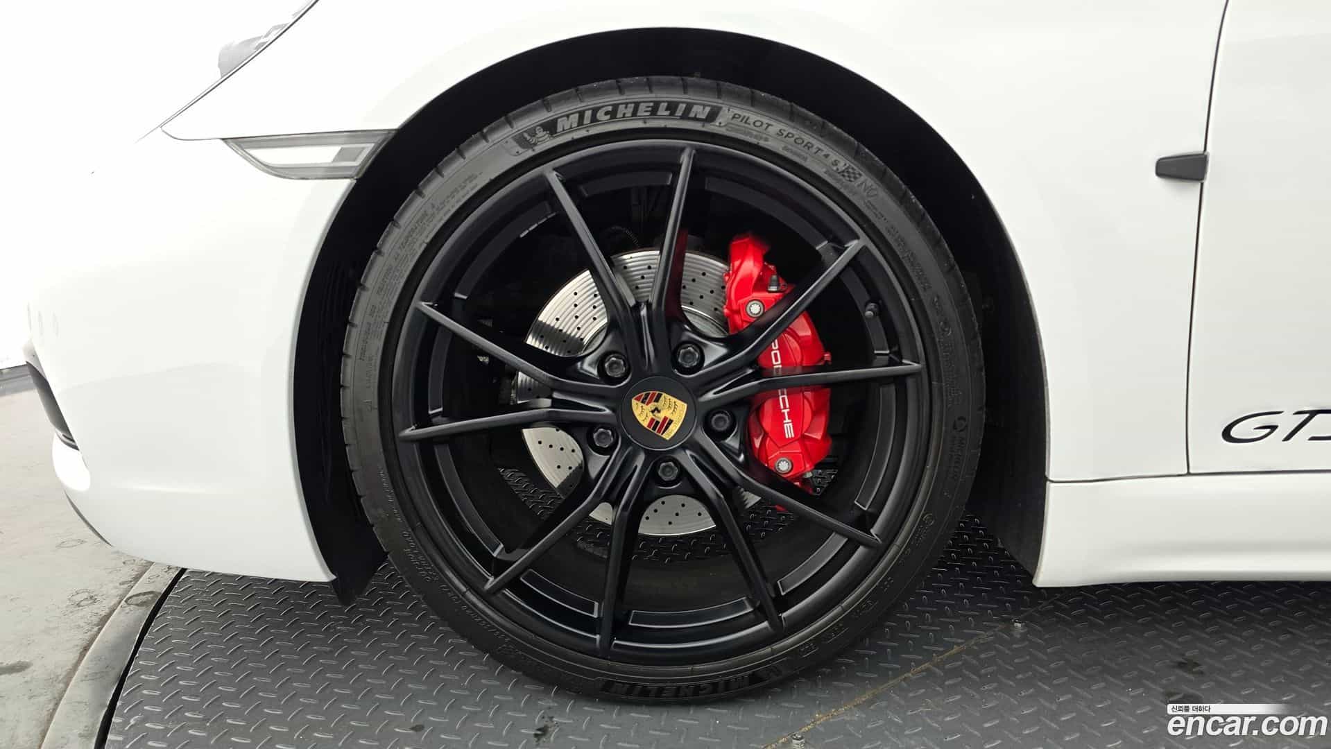 718 Porsche 2019.10-OUTER-005