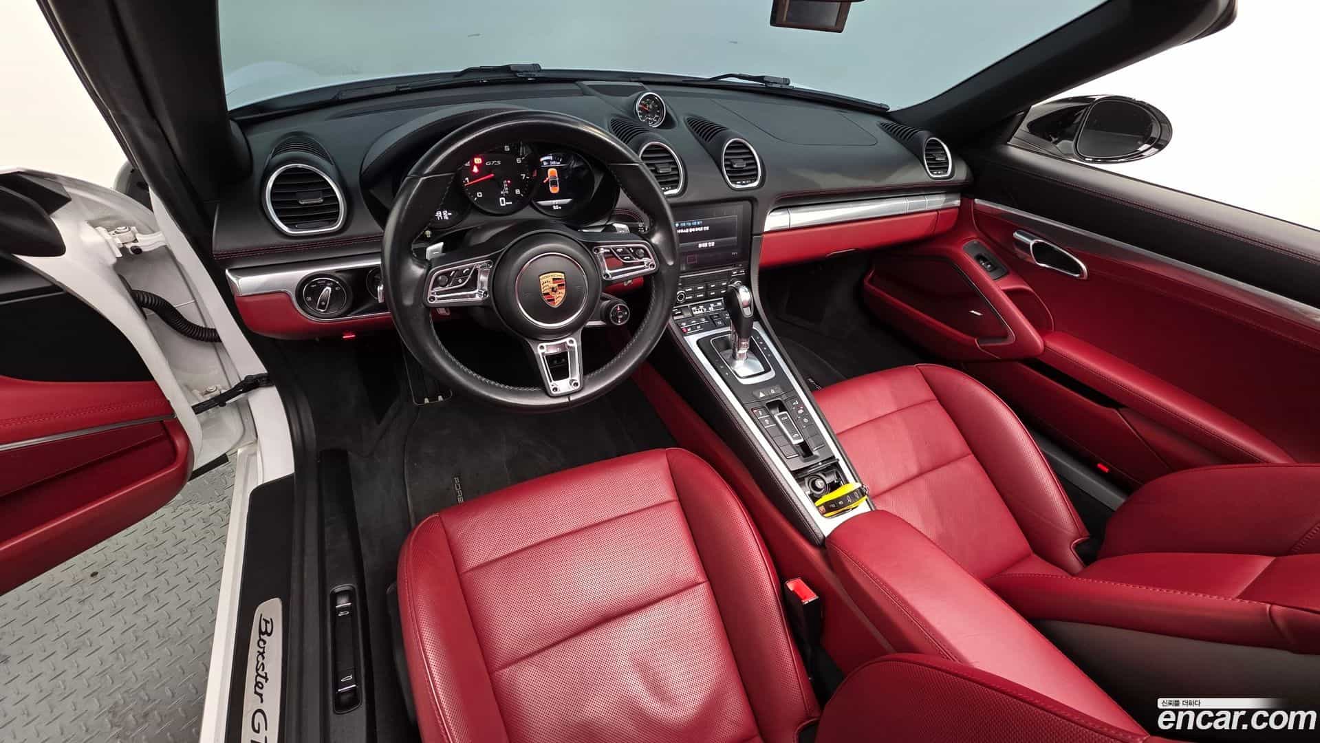 718 Porsche 2019.10-INNER-007