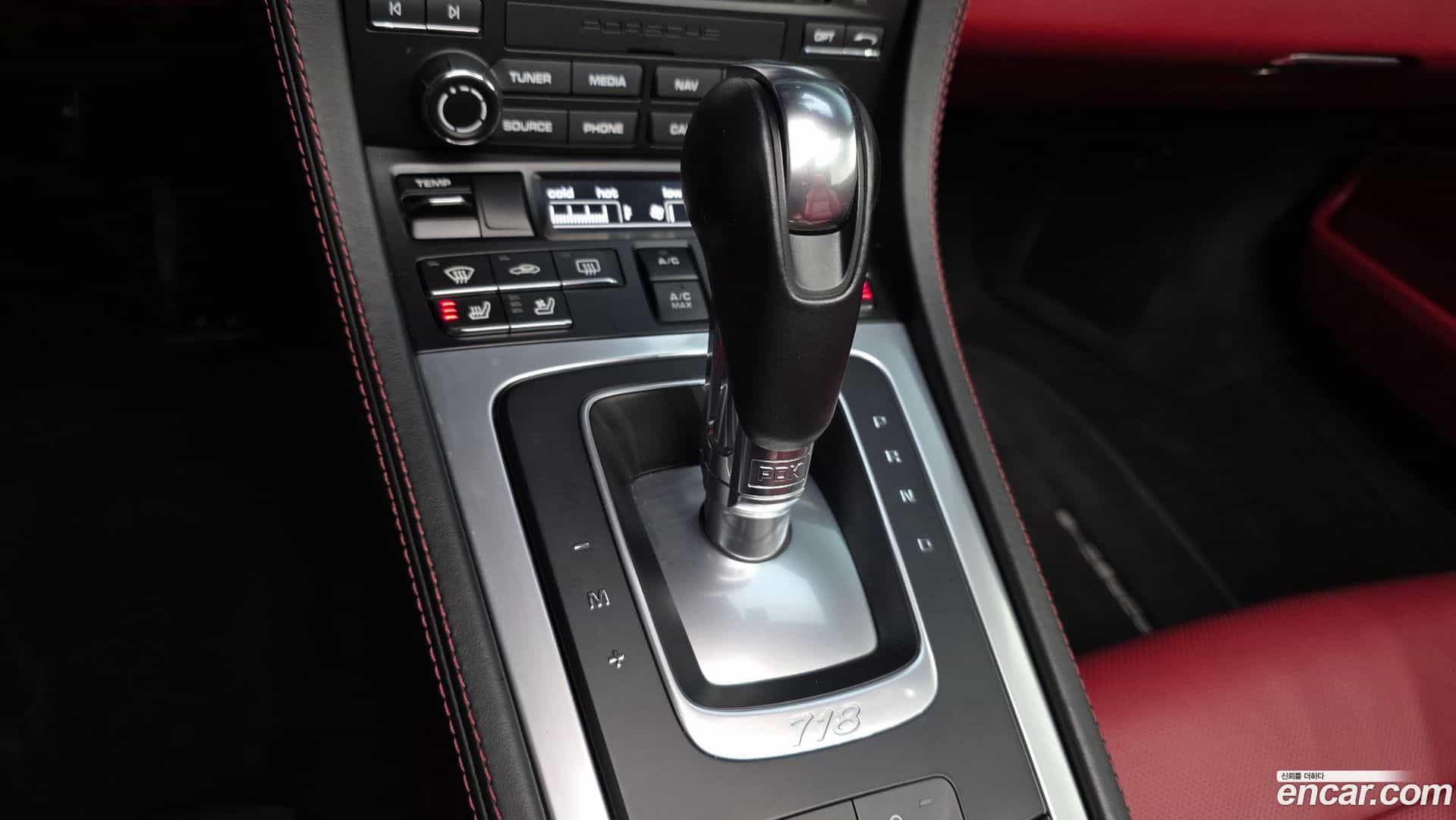 718 Porsche 2019.10-INNER-009