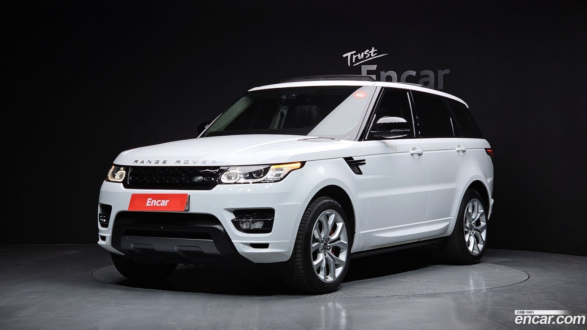 Main__Slider__Photo:Range Rover Sport Land Rover 2015.9-0