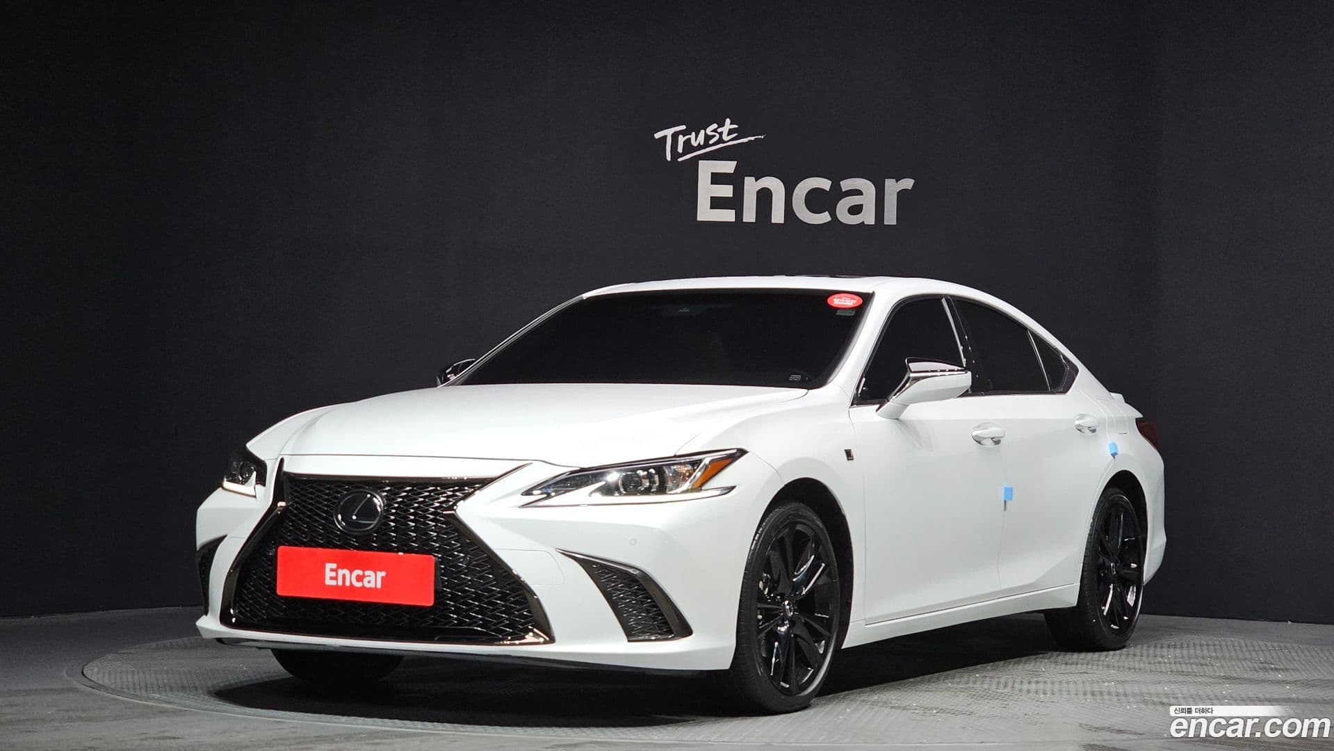 Main__Slider__Photo:ES Lexus 2024.0-0