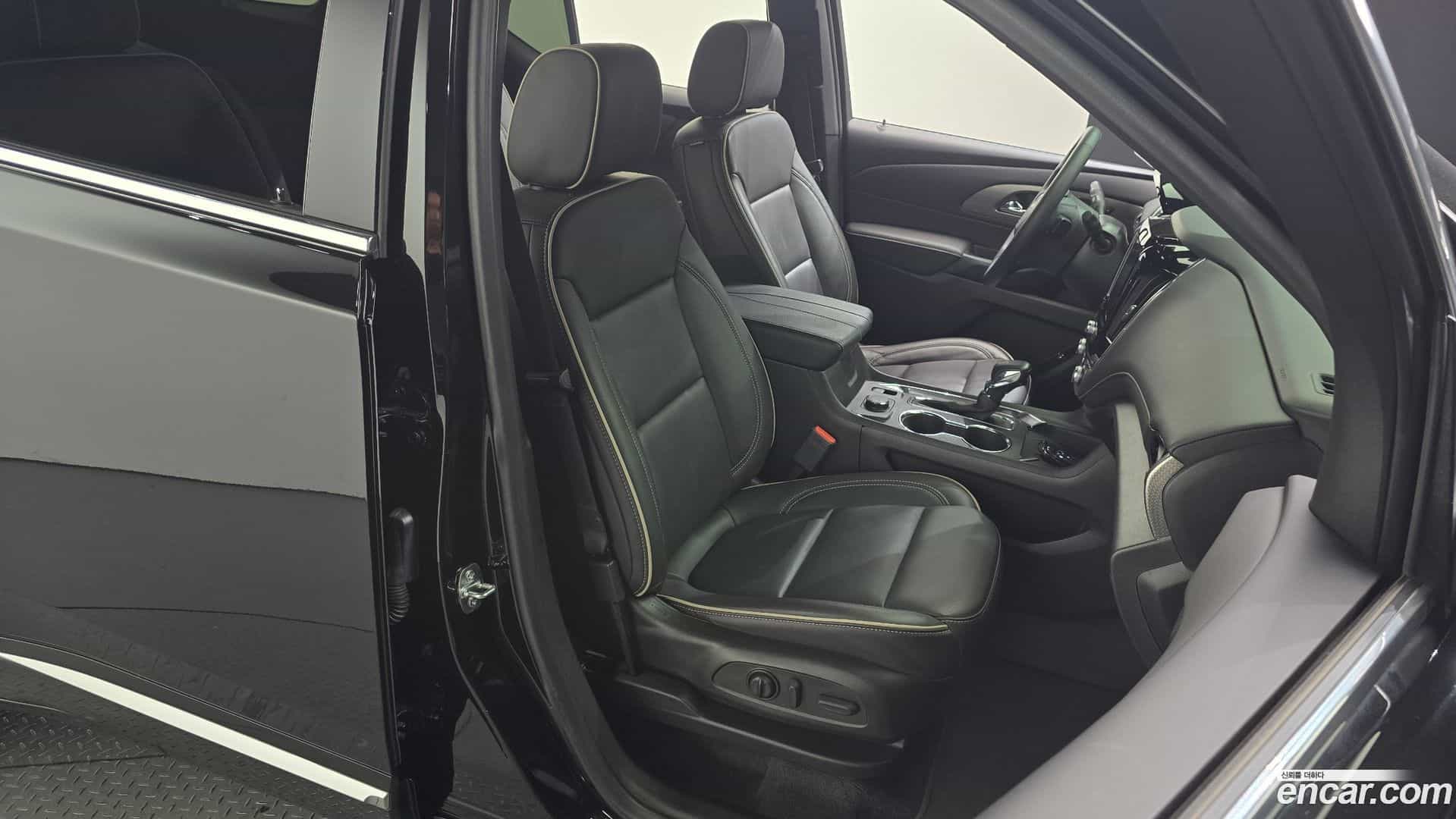 Traverse Chevrolet 2023.4-INNER-010