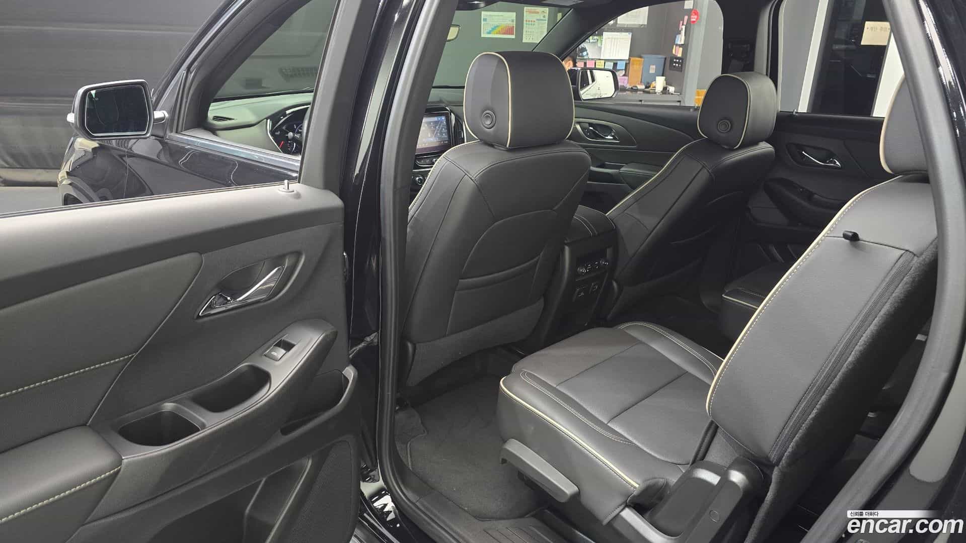Traverse Chevrolet 2023.4-OPTION-016