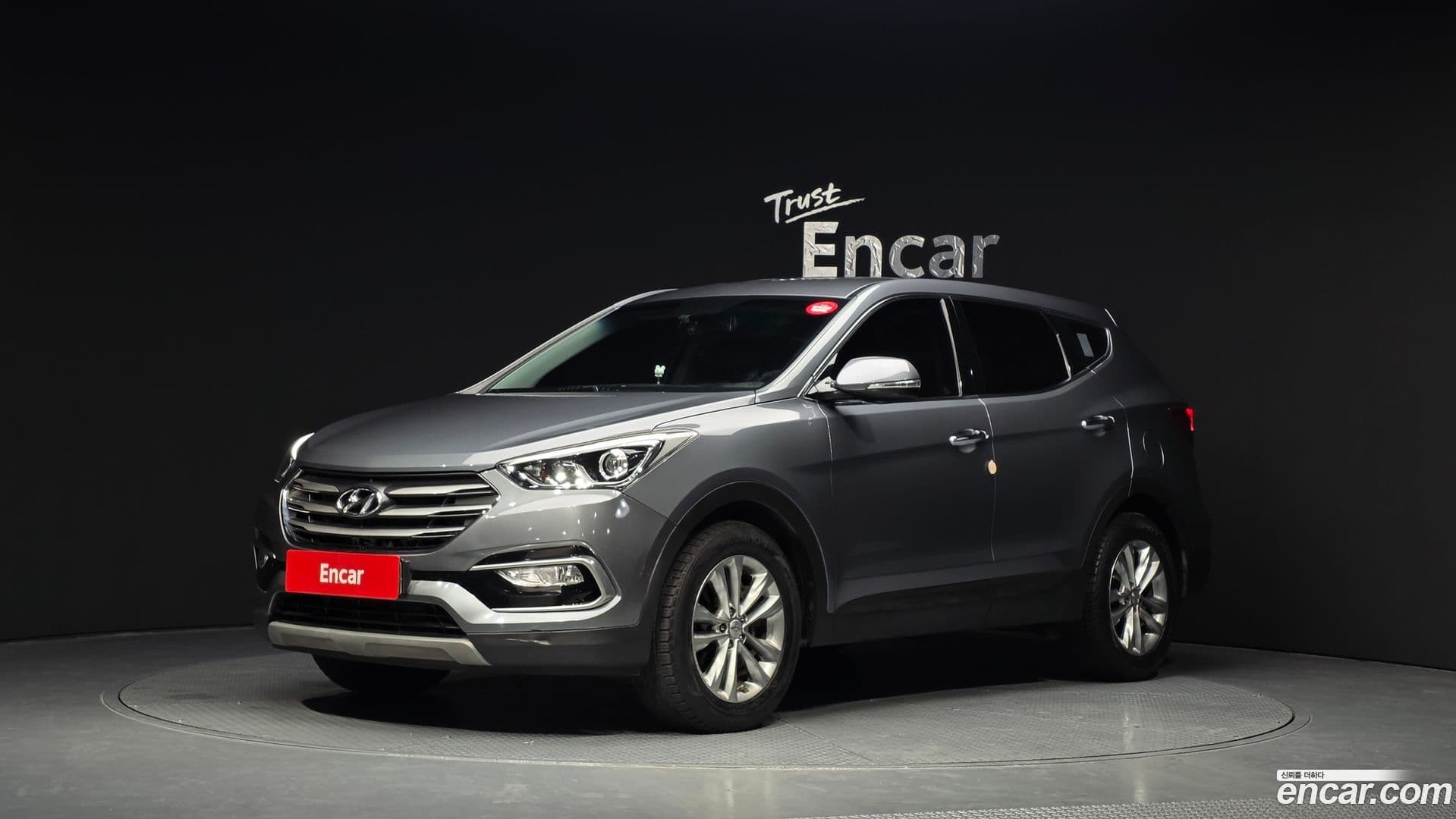 Main__Slider__Photo:Santafe Hyundai 2017.4-0