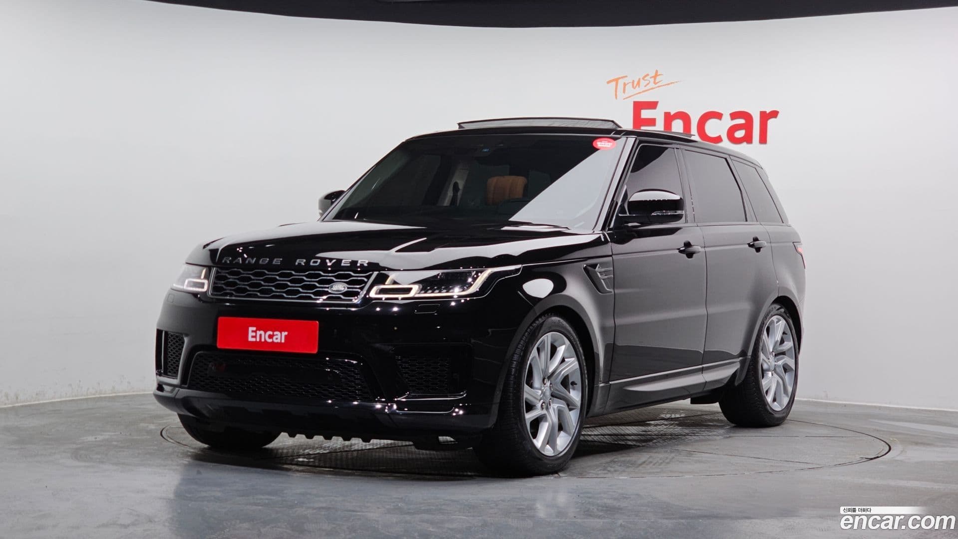 Main__Slider__Photo:Range Rover Sport Land Rover 2022.10-0