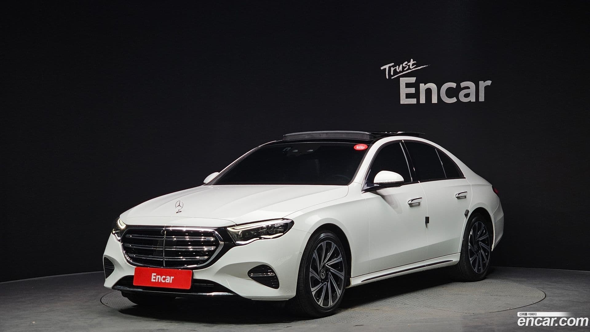 Main__Slider__Photo:E-Class Mercedes-Benz 2024.3-0