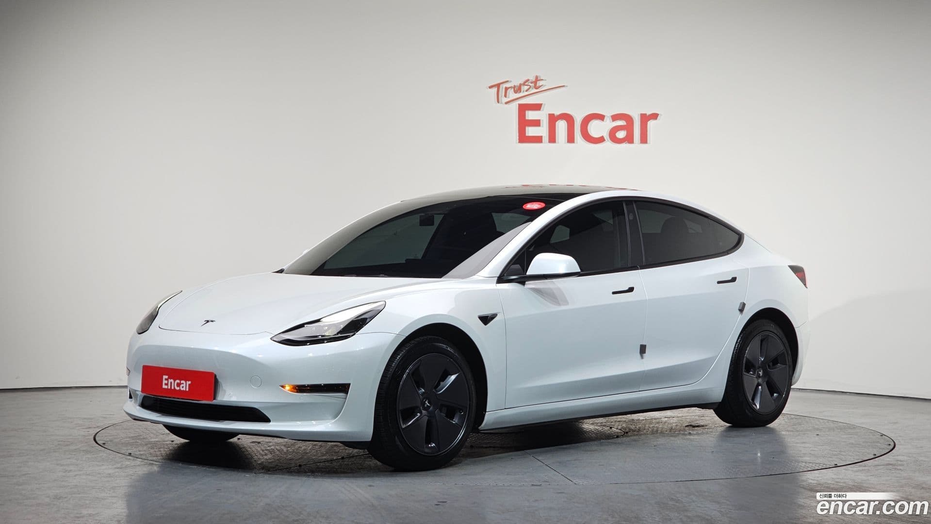 Main__Slider__Photo:Model 3 Tesla 2022.8-0