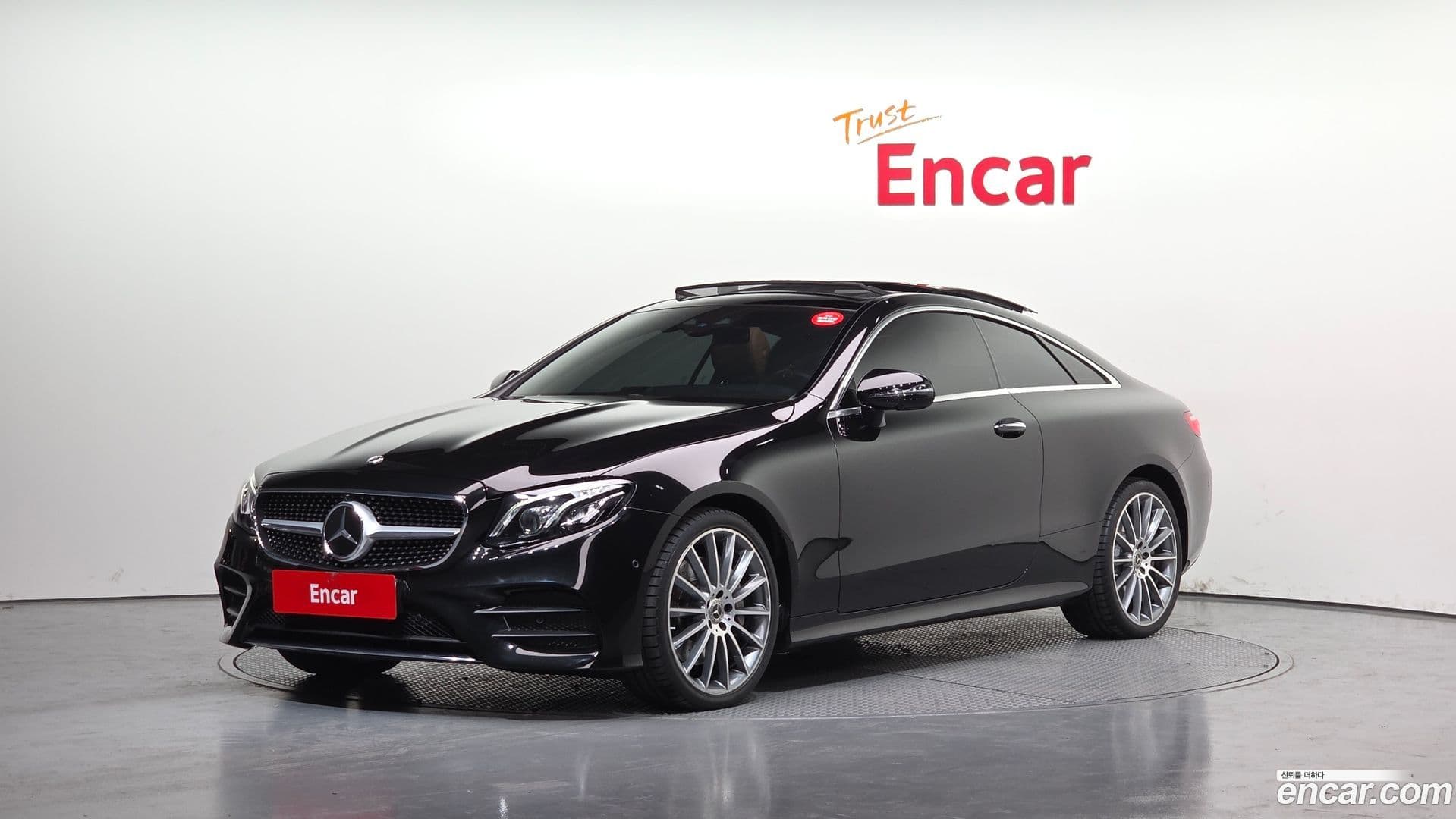 Main__Slider__Photo:E-Class Mercedes-Benz 2020.1-0
