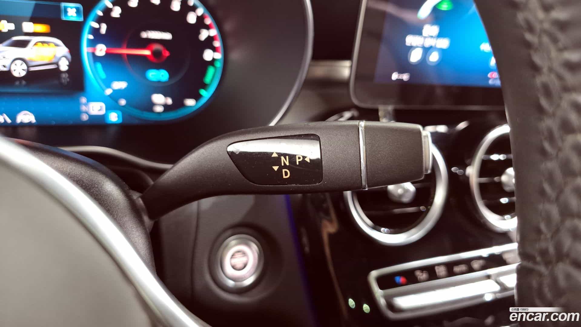 GLC-Class Mercedes-Benz 2021.4-INNER-009