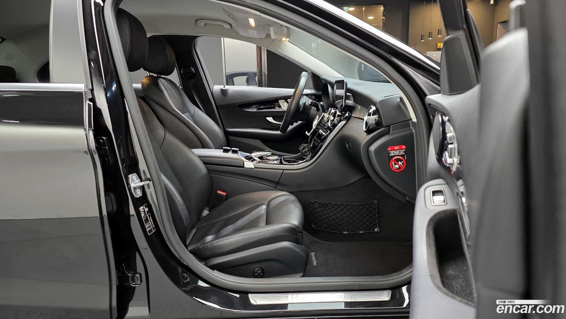 C-Class Mercedes-Benz 2020.2-INNER-010