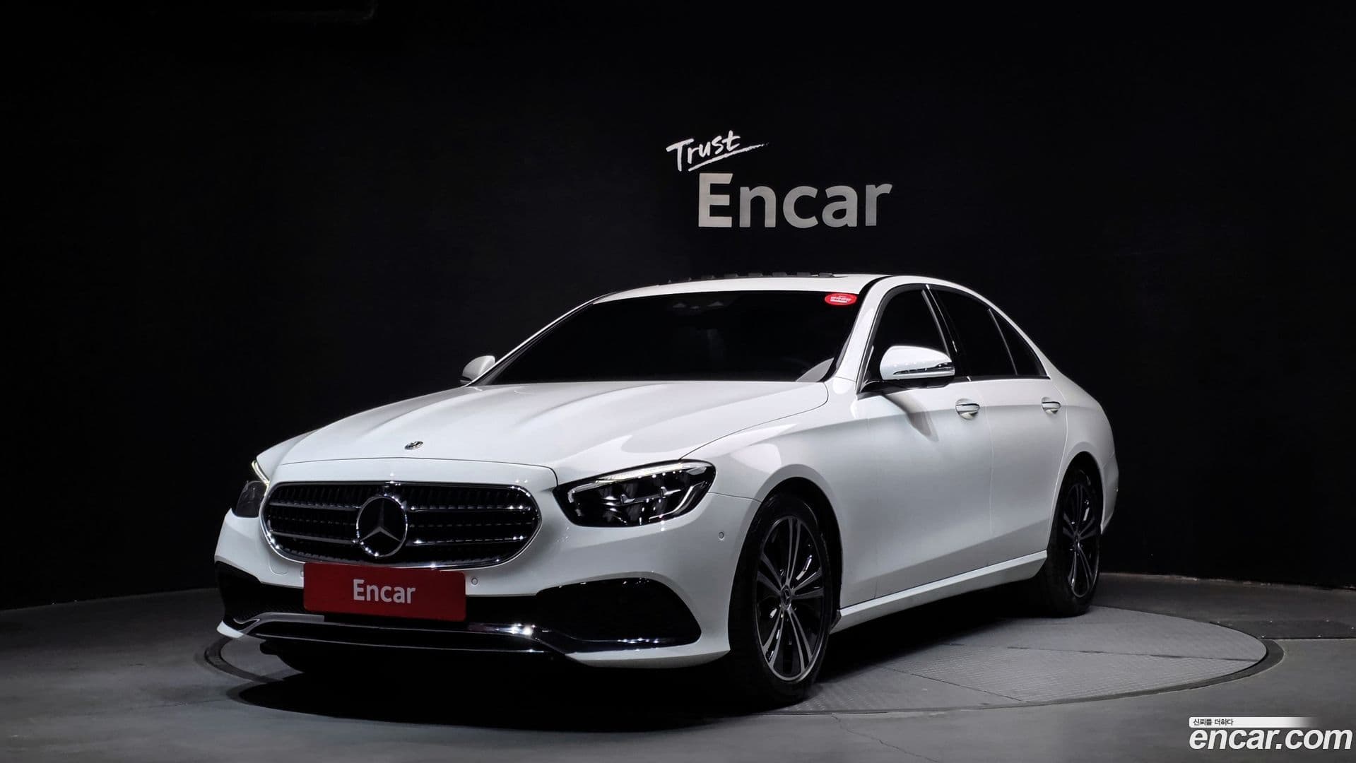 Main__Slider__Photo:E-Class Mercedes-Benz 2022.4-0