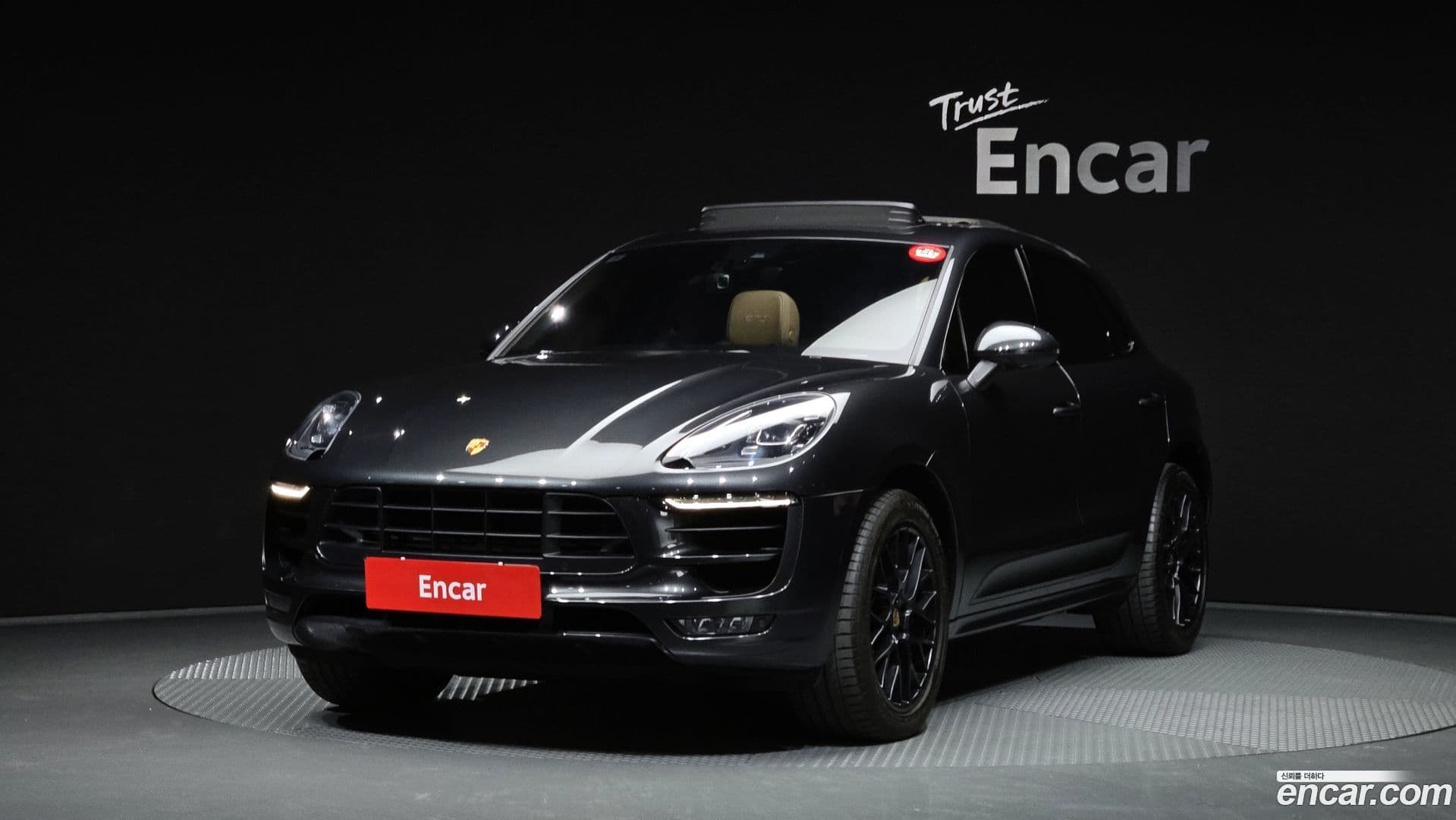 Main__Slider__Photo:Macan Porsche 2016.9-0
