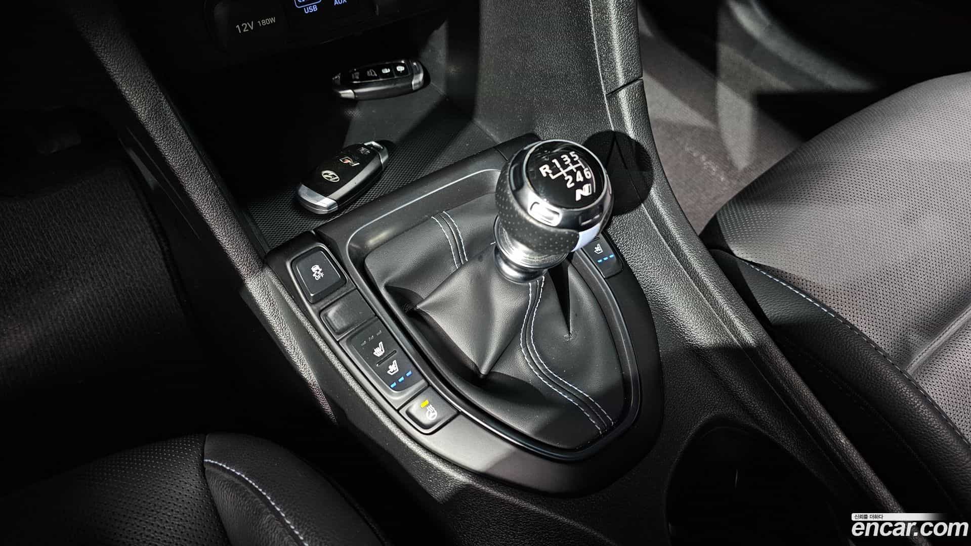 Veloster Hyundai 2018.8-INNER-009