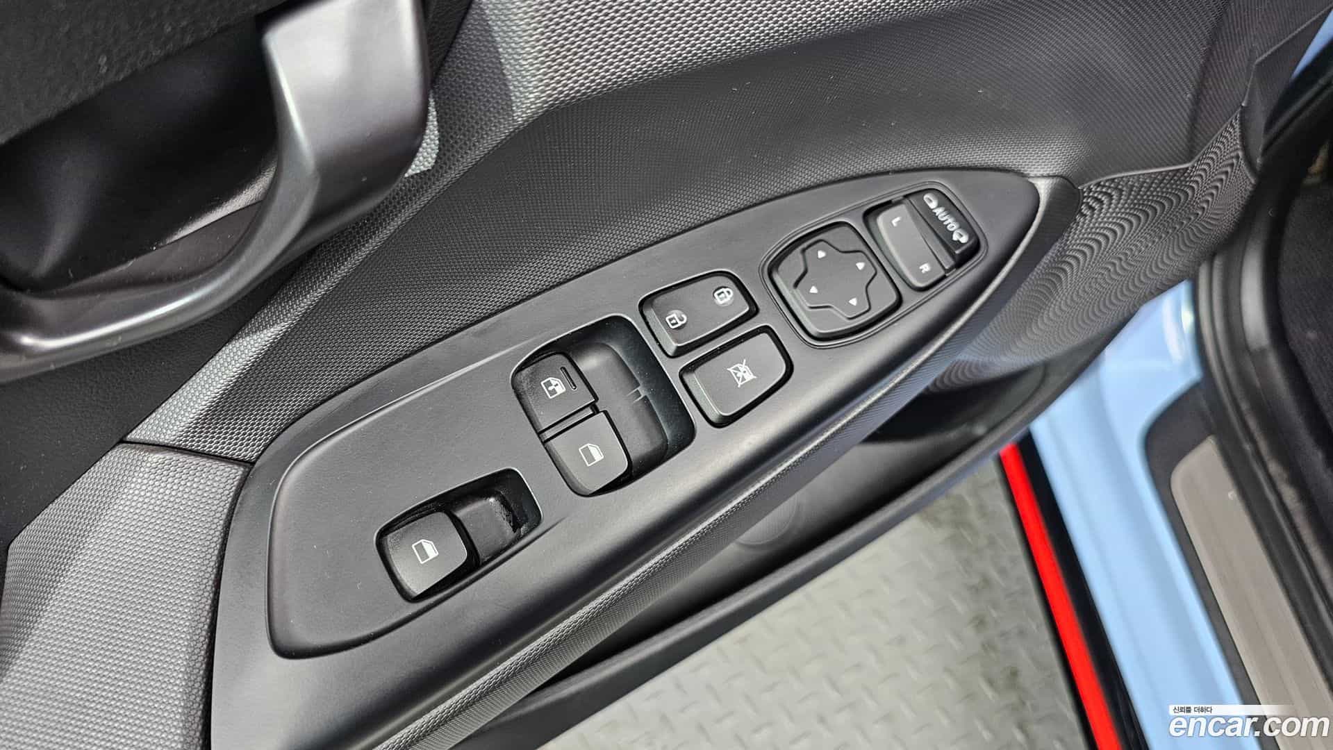 Veloster Hyundai 2018.8-OPTION-023