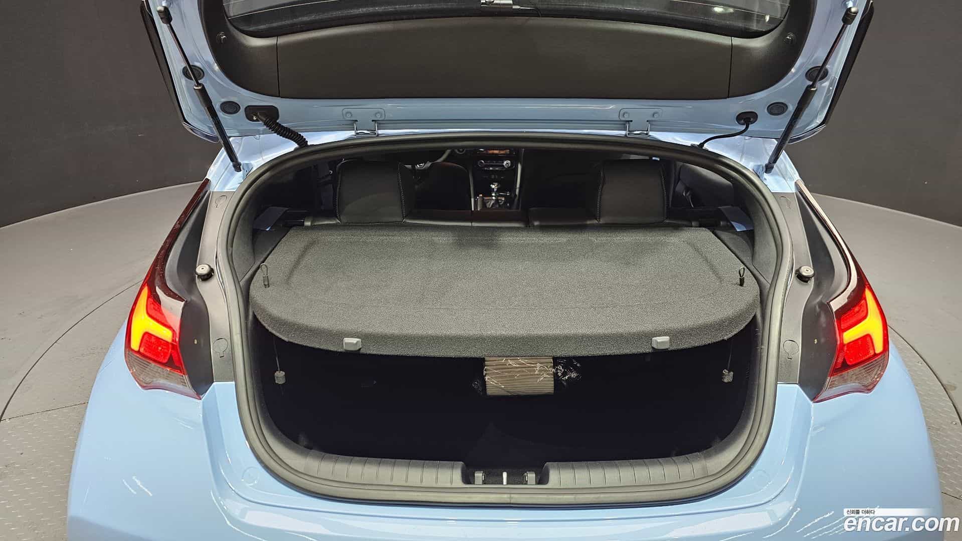 Veloster Hyundai 2018.8-OPTION-024