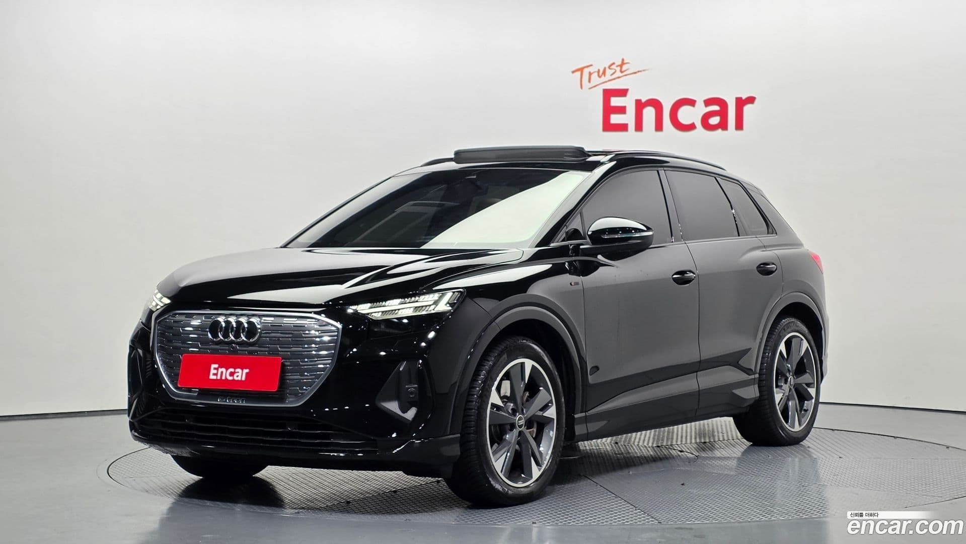 Main__Slider__Photo:Q4 e-tron Audi 2022.9-0