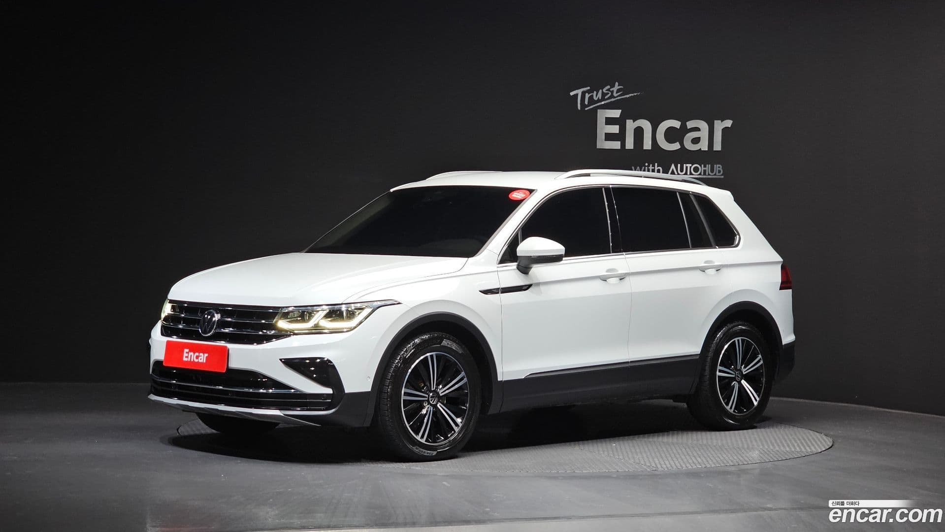 Main__Slider__Photo:Tiguan Volkswagen 2022.1-0
