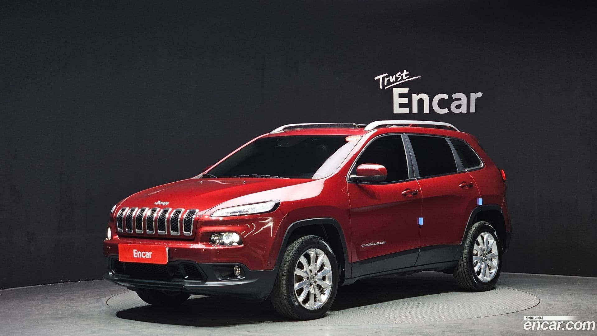 Main__Slider__Photo:Cherokee Jeep 2017.7-0