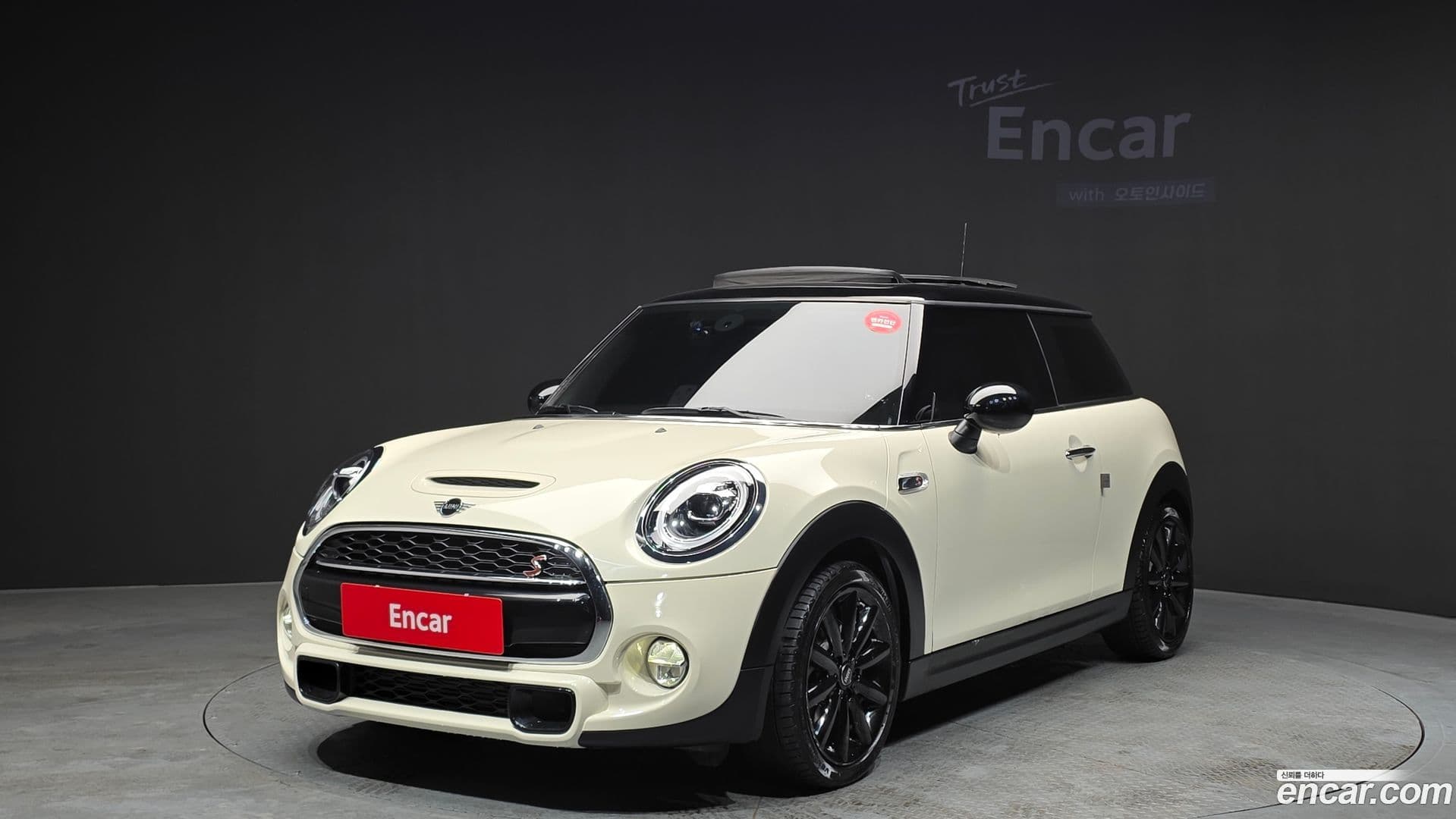 Main__Slider__Photo:Cooper Mini 2019.9-0