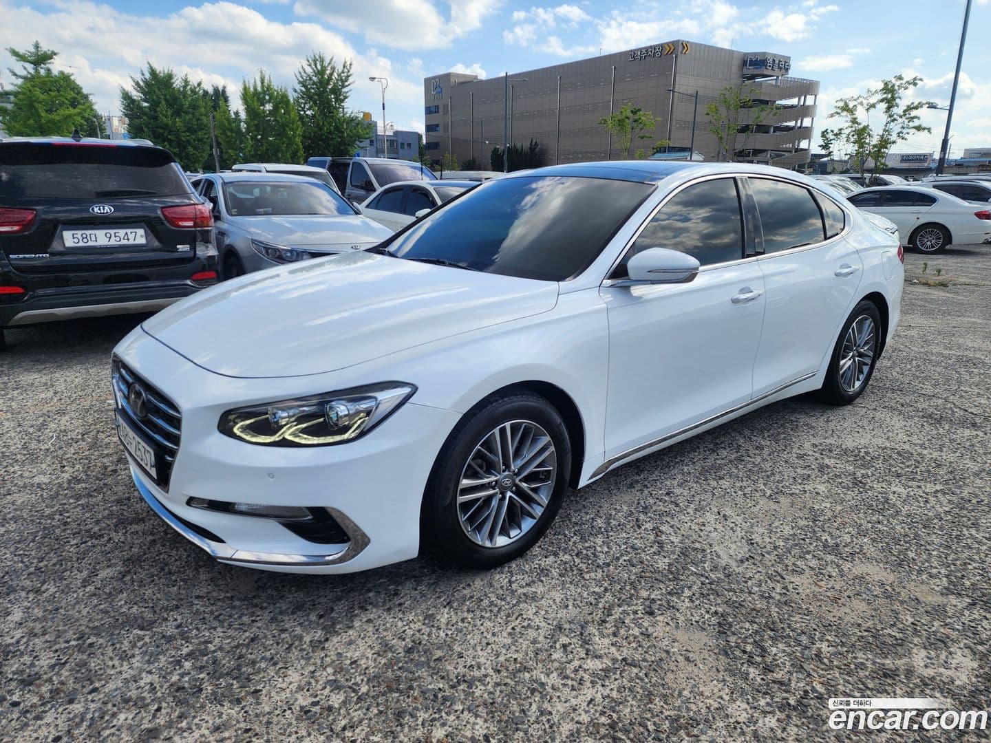 Main__Slider__Photo:Grandeur Hyundai 2018.4-0