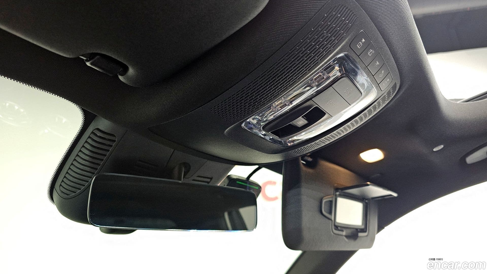Main__Slider__Photo:GLB-Class Mercedes-Benz 2025.9-17