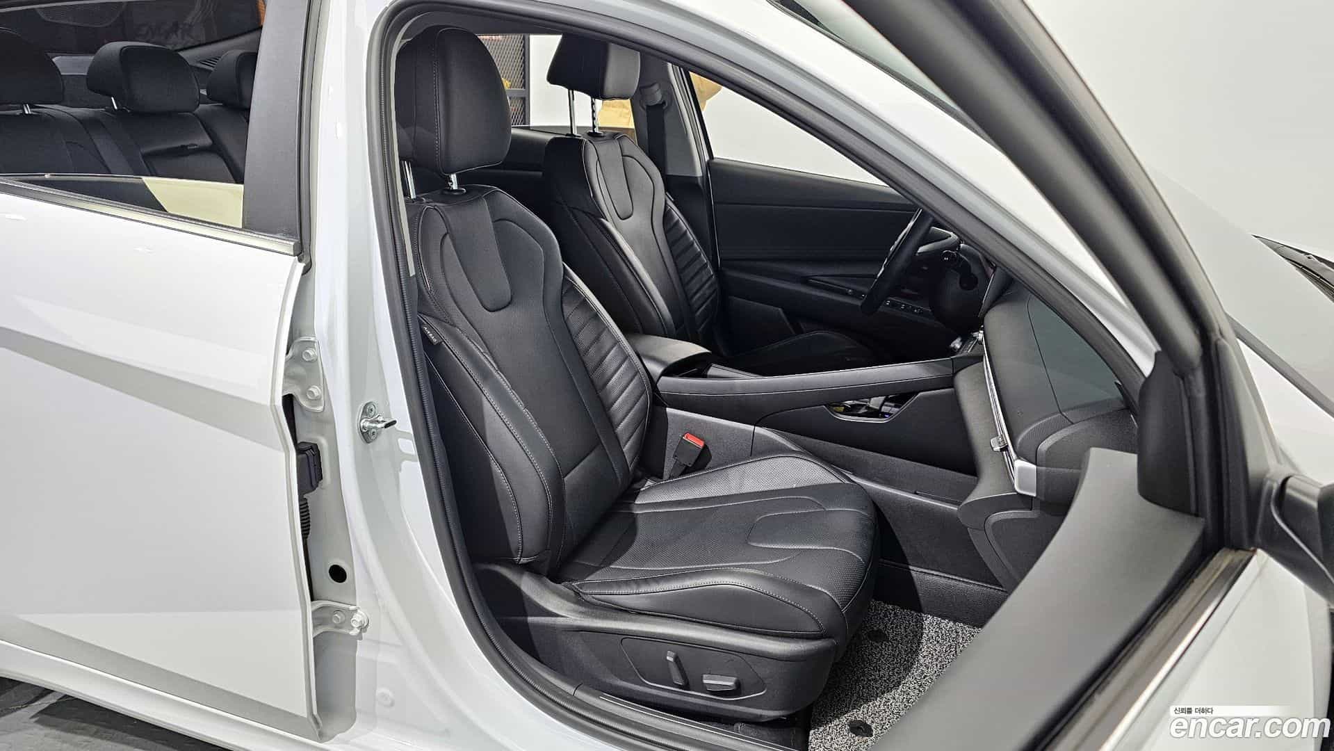 AVANTE Hyundai 2023.9-OPTION-016