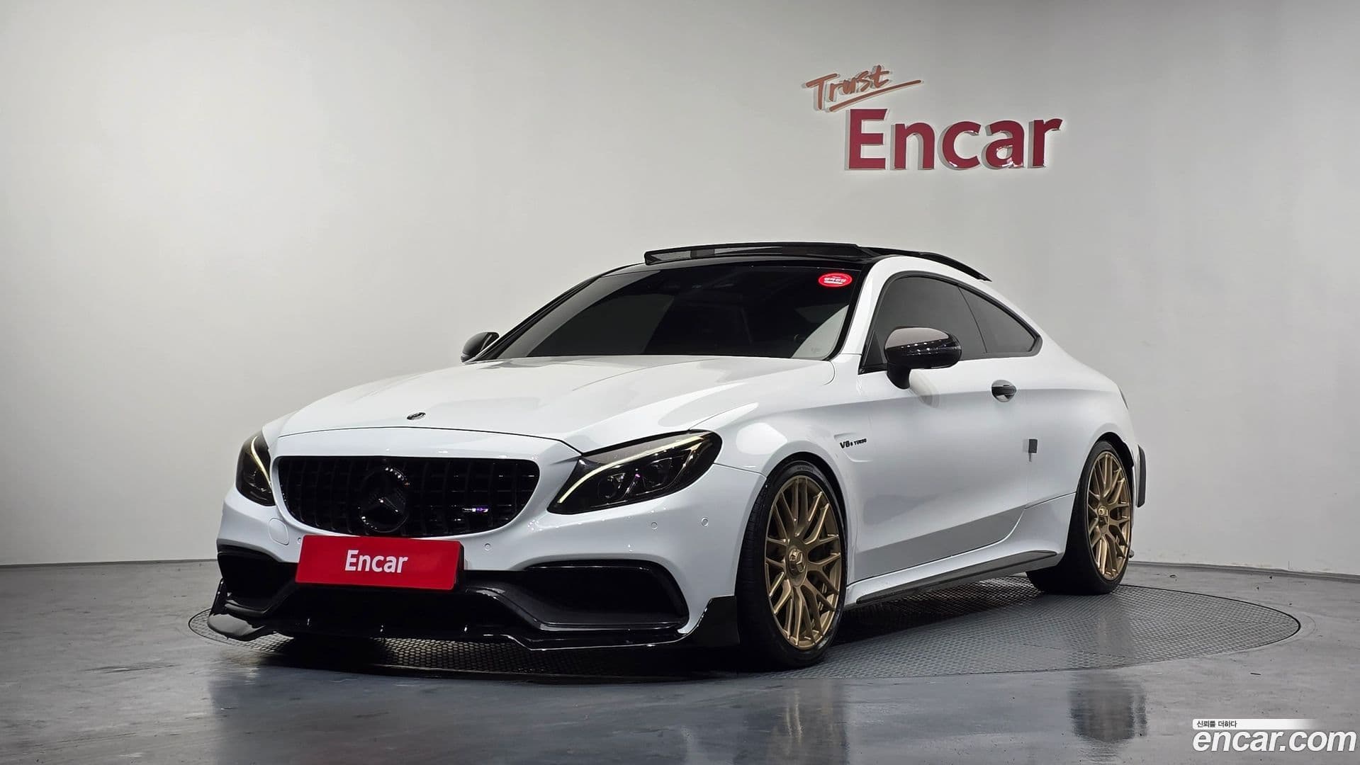 Main__Slider__Photo:C-Class Mercedes-Benz 2018.4-0