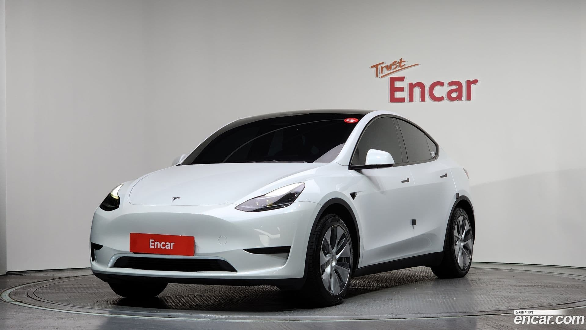 Main__Slider__Photo:Model Y Tesla 2023.10-0