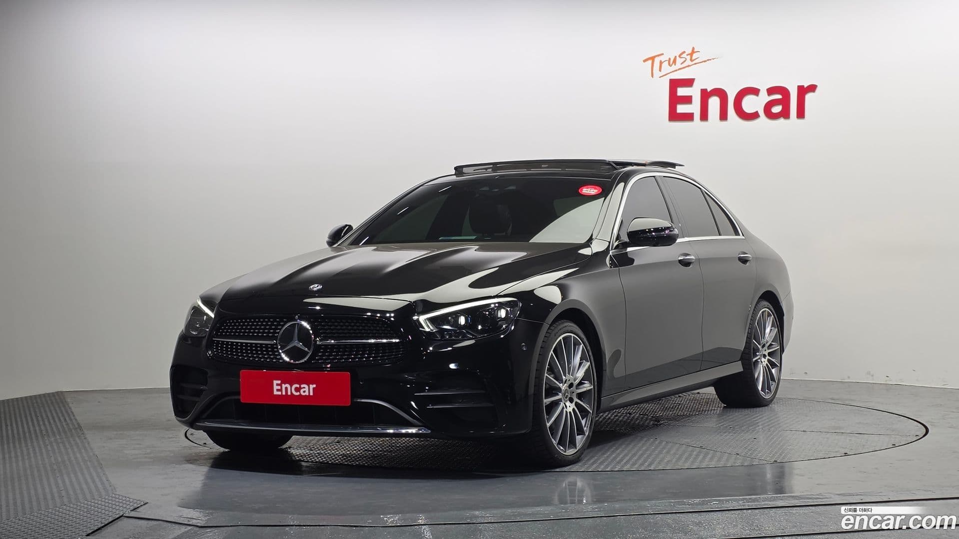 Main__Slider__Photo:E-Class Mercedes-Benz 2020.10-0