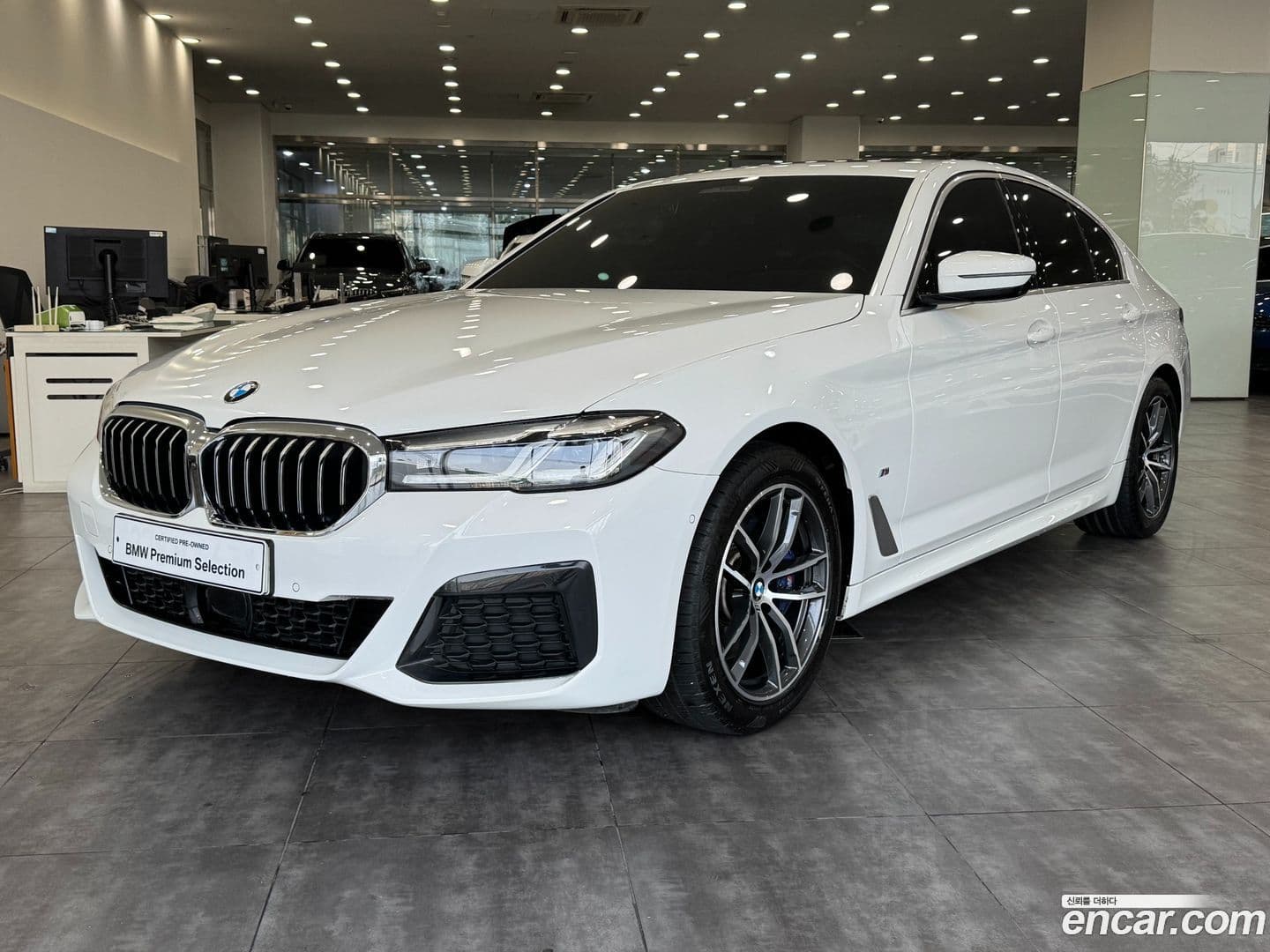 Main__Slider__Photo:5-Series BMW 2022.10-0