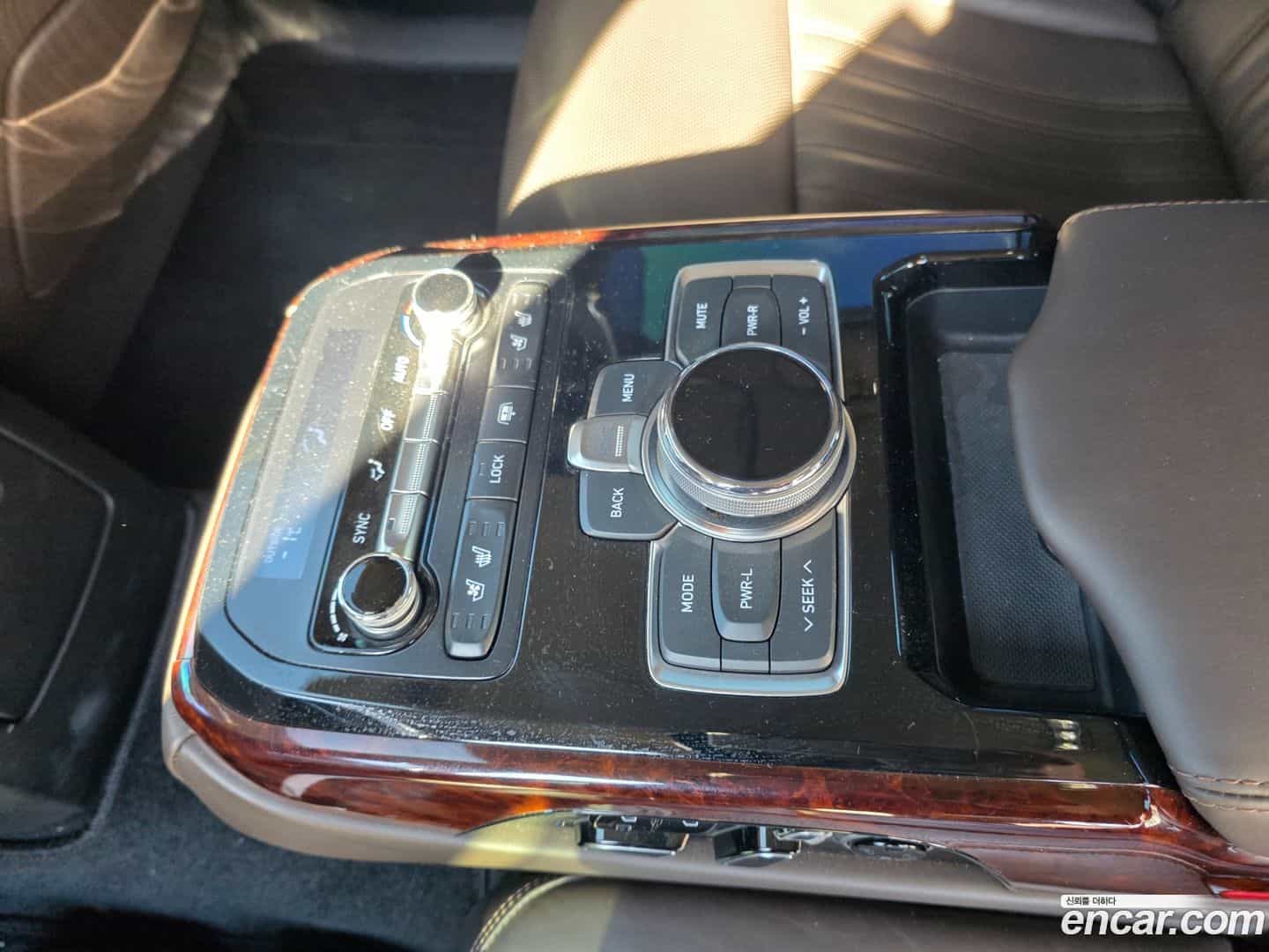 EQ900 Genesis 2016.5-INNER-009