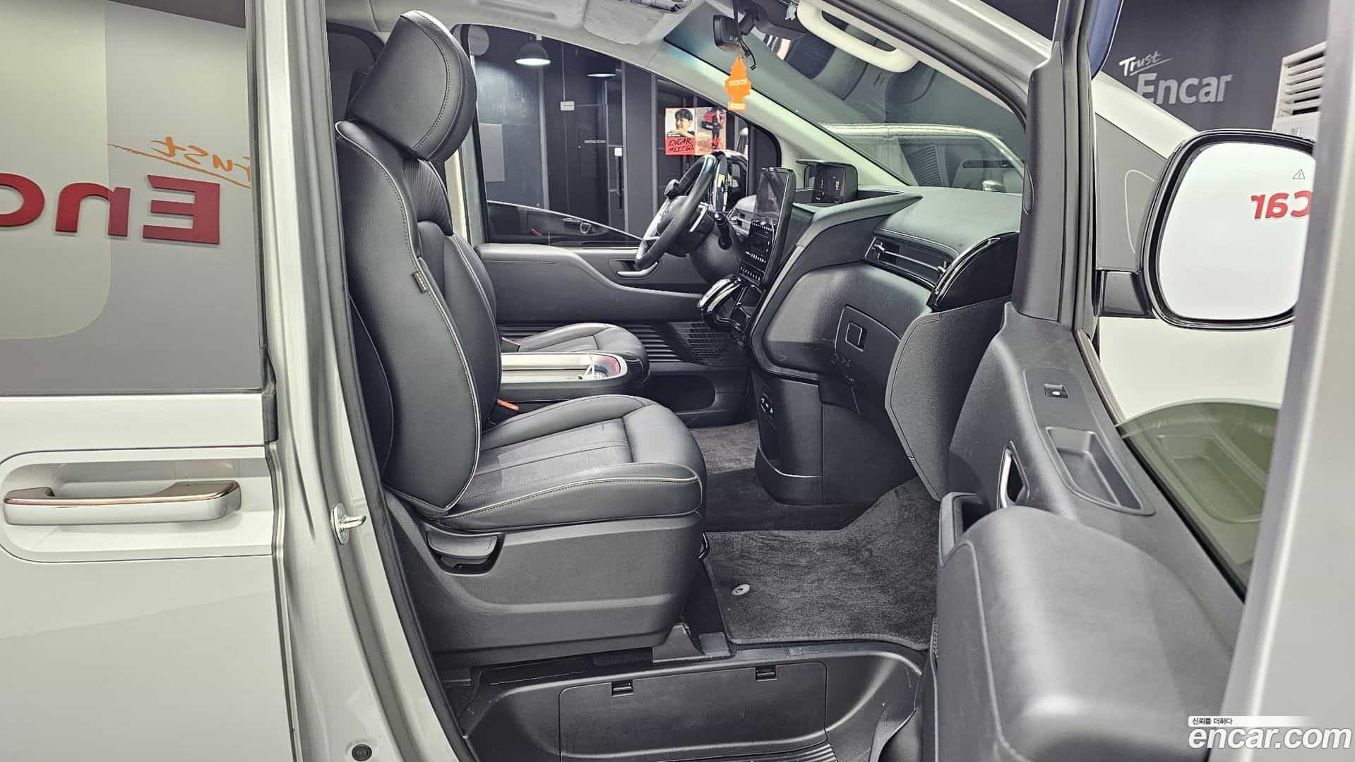 Staria Hyundai 2023.11-OPTION-015