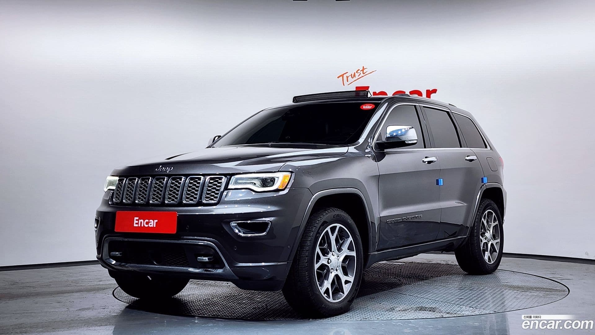 Main__Slider__Photo:Cherokee Jeep 2019.6-0