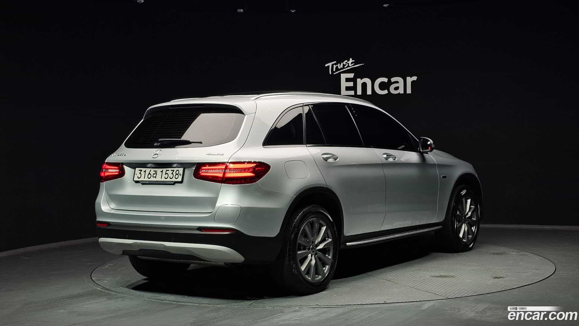 GLC-Class Mercedes-Benz 2019.7-OUTER-002
