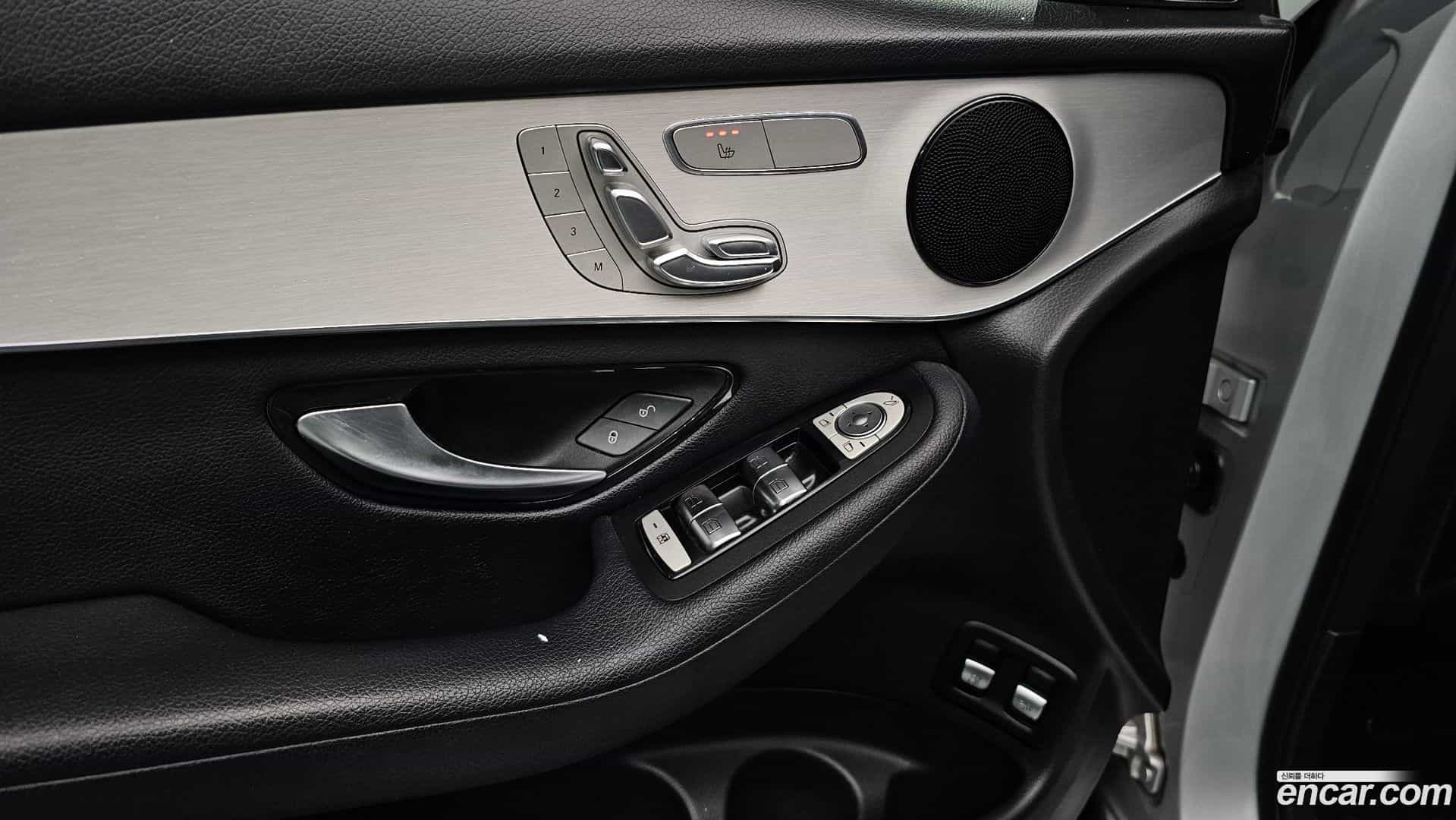 GLC-Class Mercedes-Benz 2019.7-OPTION-022