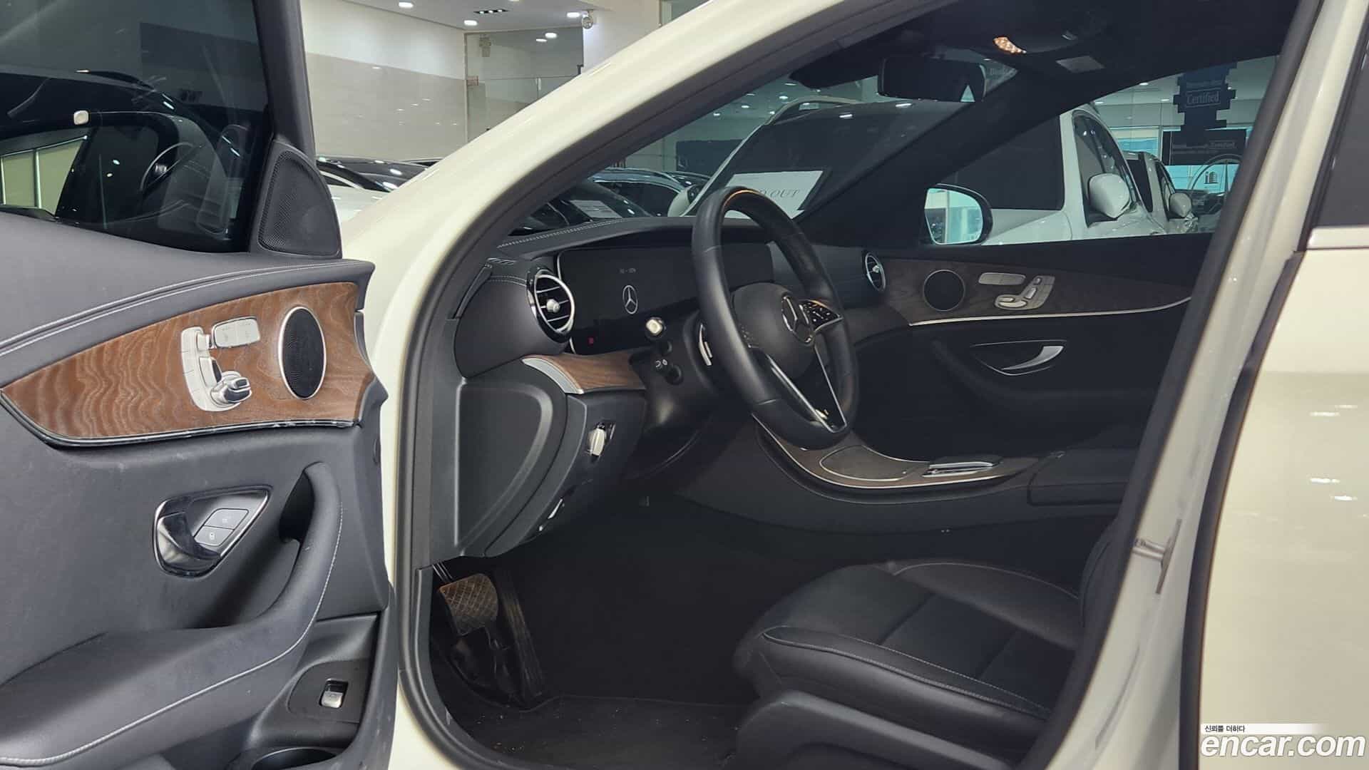 E-Class Mercedes-Benz 2022.10-INNER-010