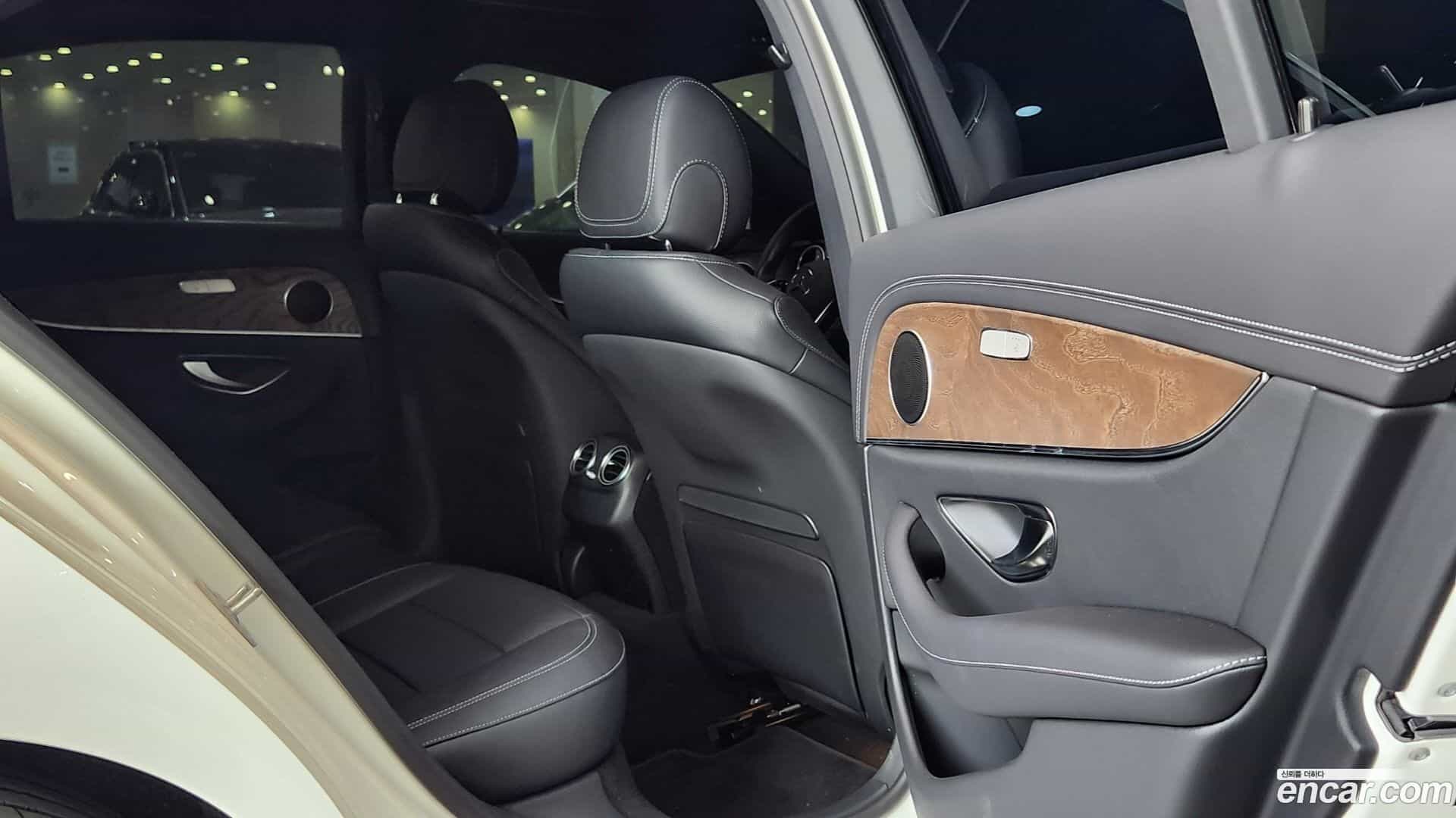 E-Class Mercedes-Benz 2022.10-OPTION-020