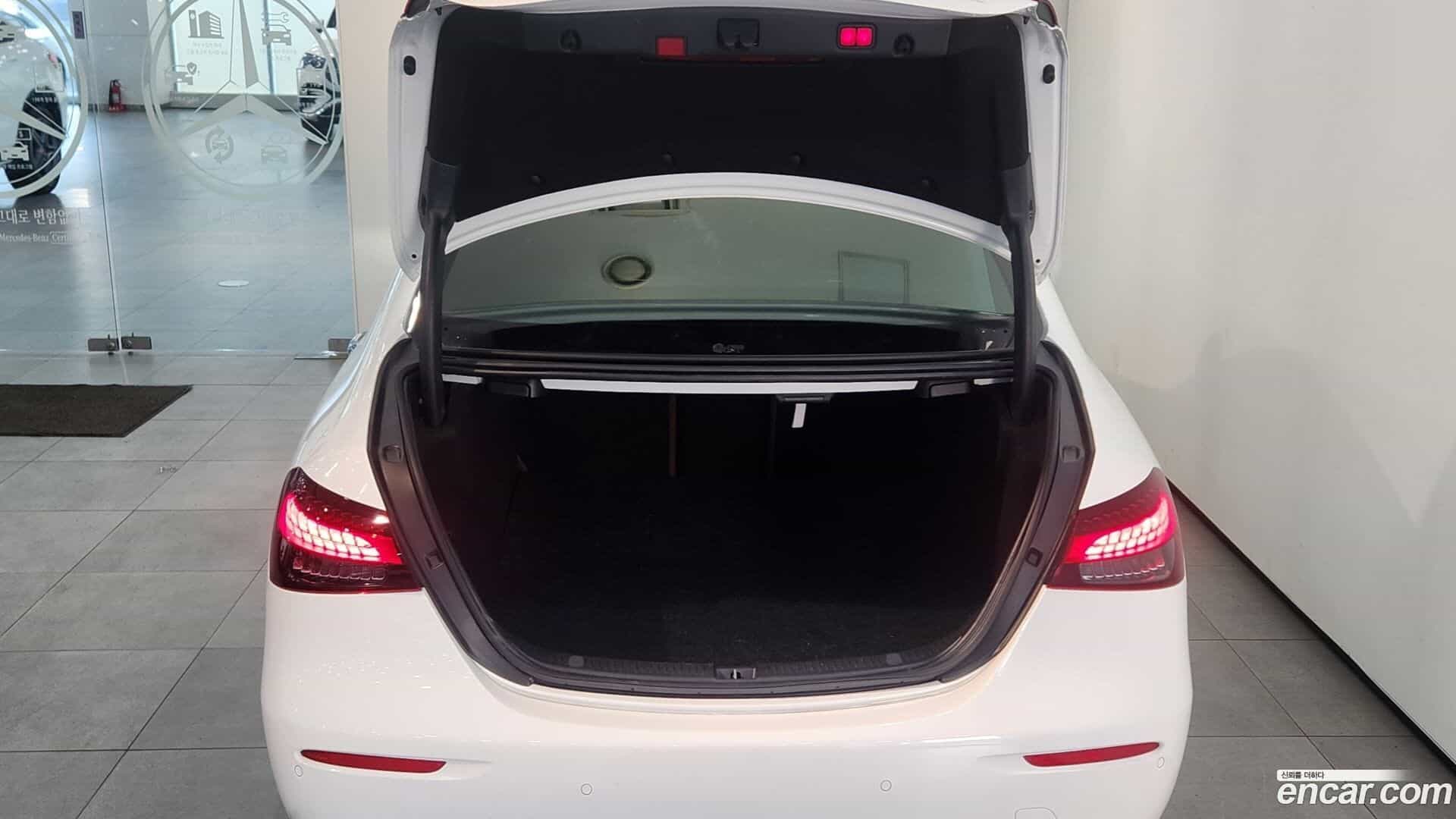 E-Class Mercedes-Benz 2022.10-OPTION-023