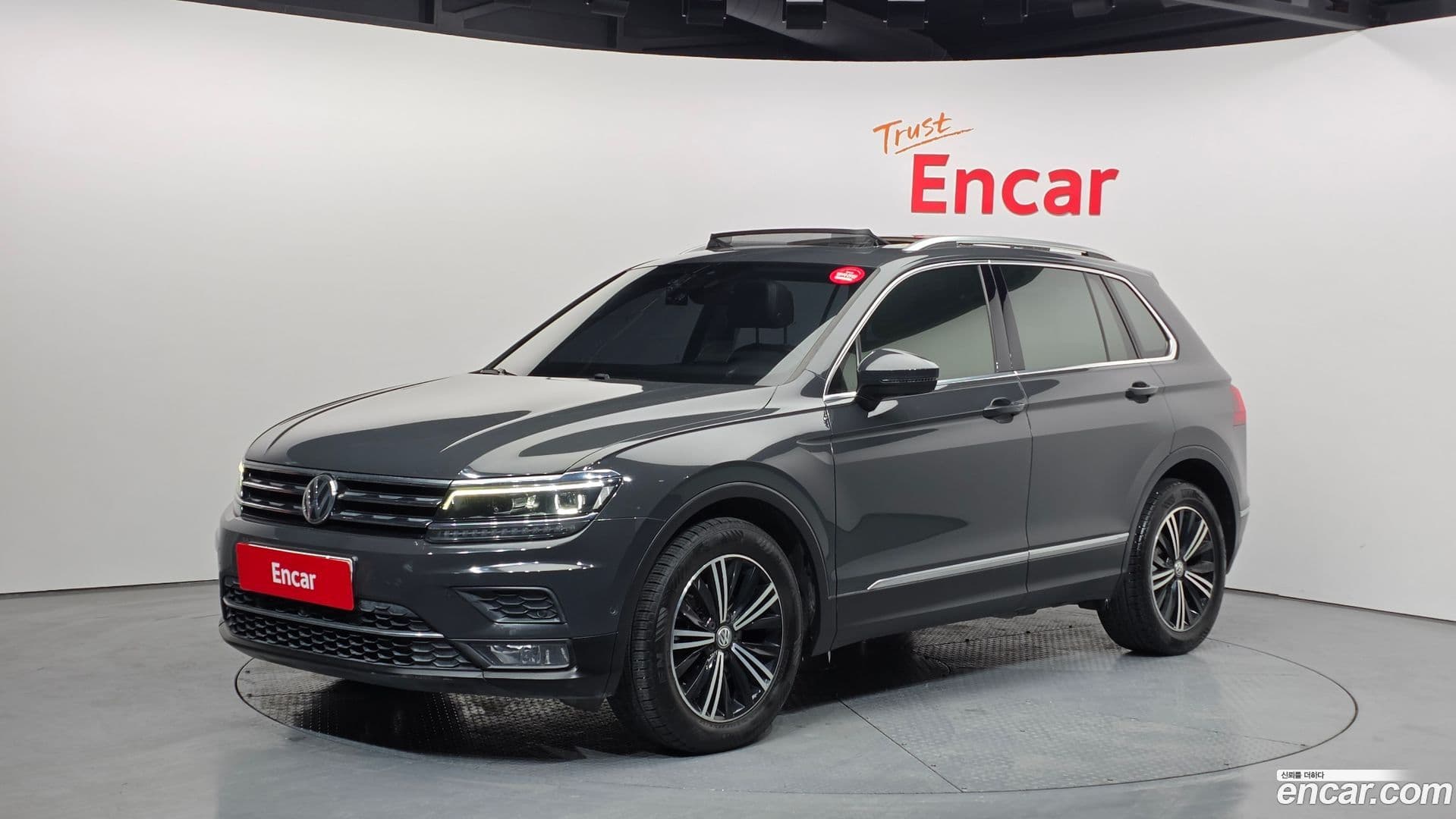 Main__Slider__Photo:Tiguan Volkswagen 2020.6-0