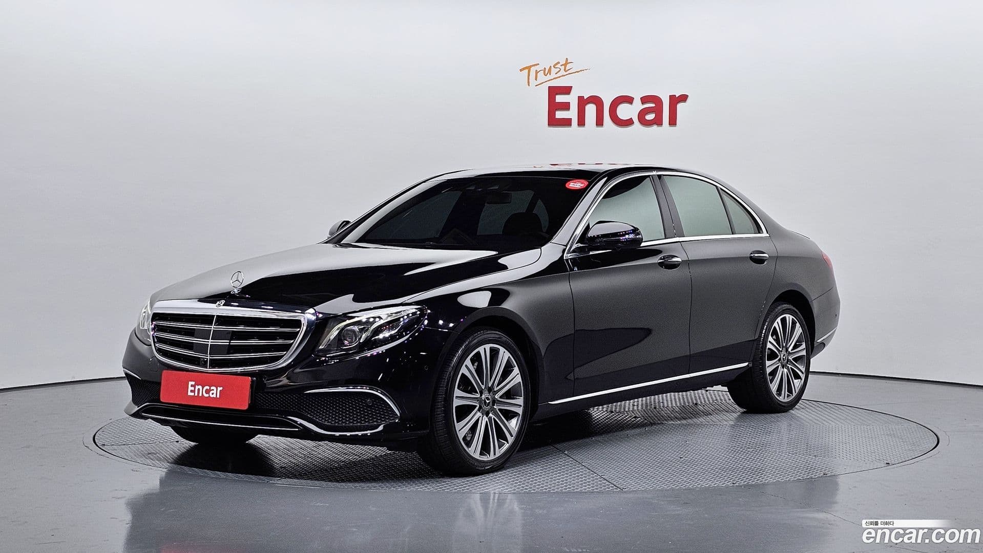 Main__Slider__Photo:E-Class Mercedes-Benz 2018.6-0