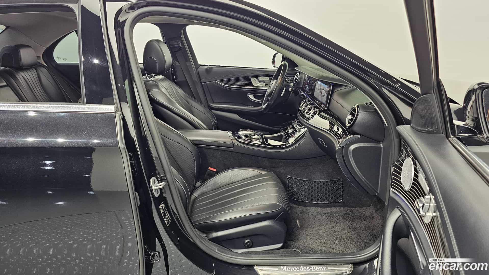 E-Class Mercedes-Benz 2018.6-INNER-010