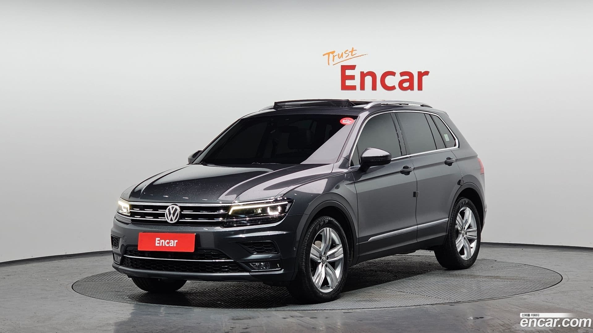 Main__Slider__Photo:Tiguan Volkswagen 2020.6-0