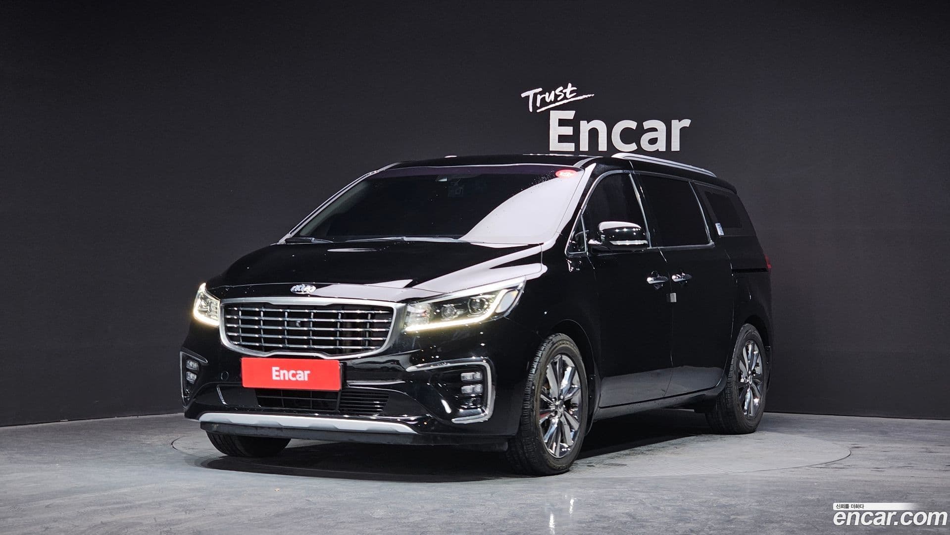 Main__Slider__Photo:Canival Kia 2019.8-0